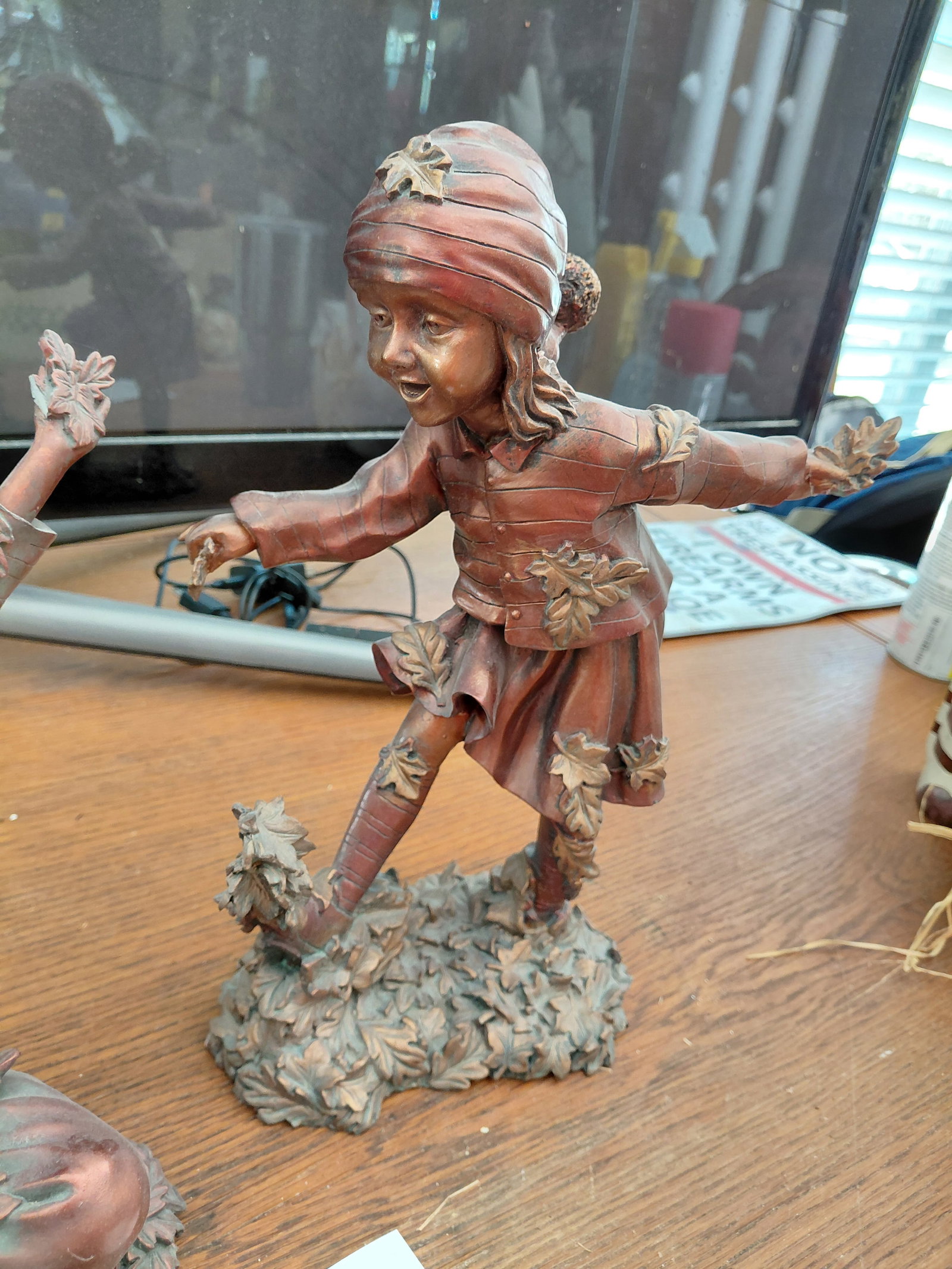 Lot of 2 Resin Children statues - 4