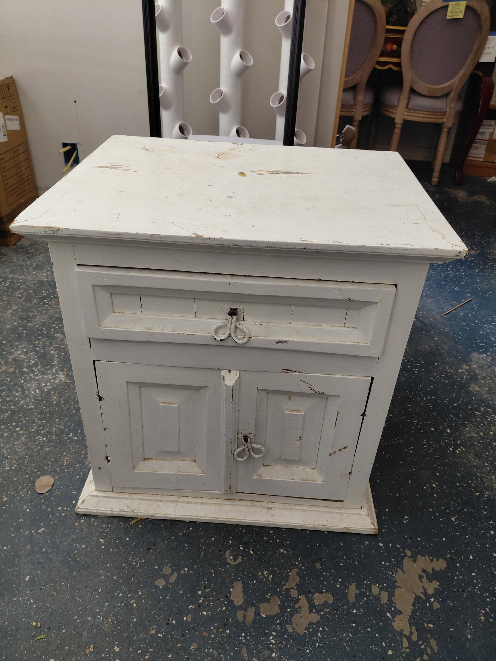 Country Farmhouse Side Table / Cabinet: Country Farmhouse Side Table / Cabinet