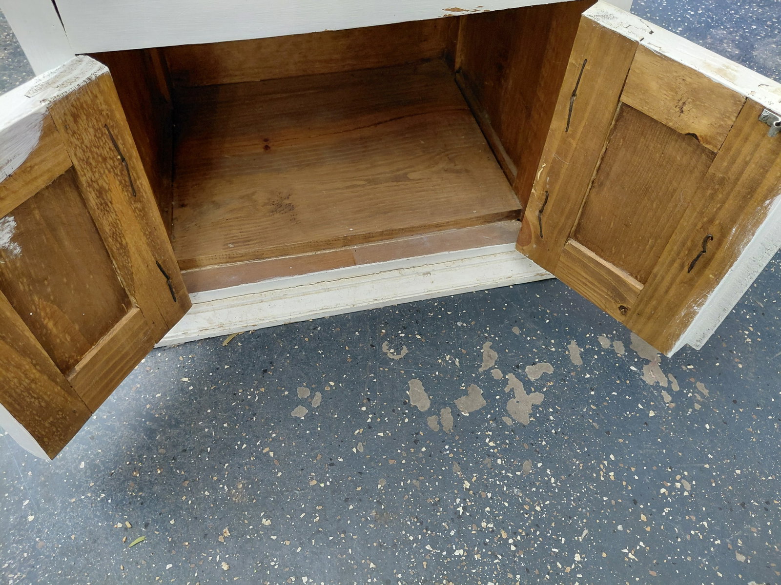 Country Farmhouse Side Table / Cabinet - 7