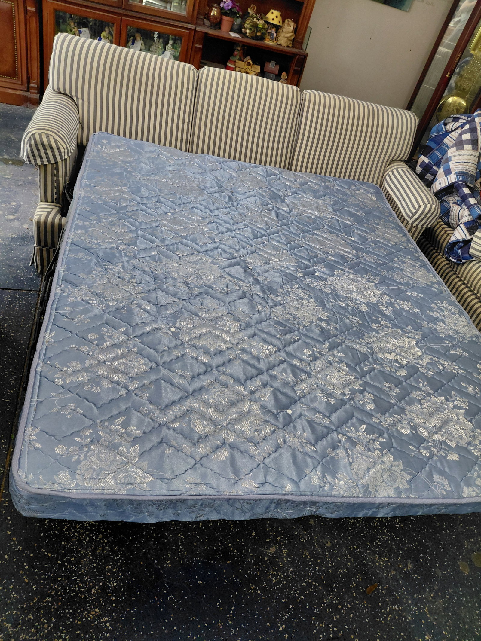 Striped Upholstered Sleeper Sofa - 7