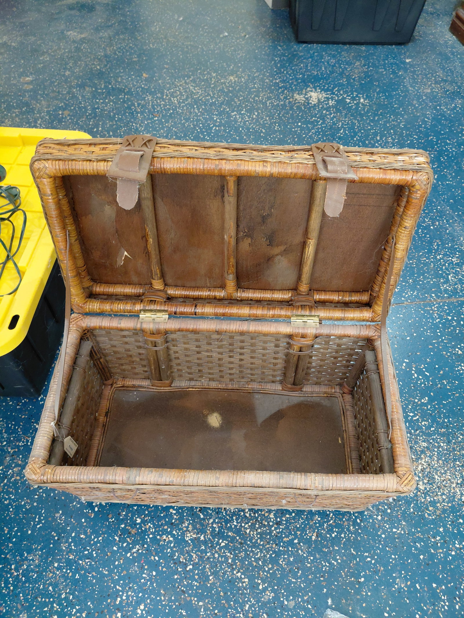Large Wicker Trunk with Leather Handles - 4
