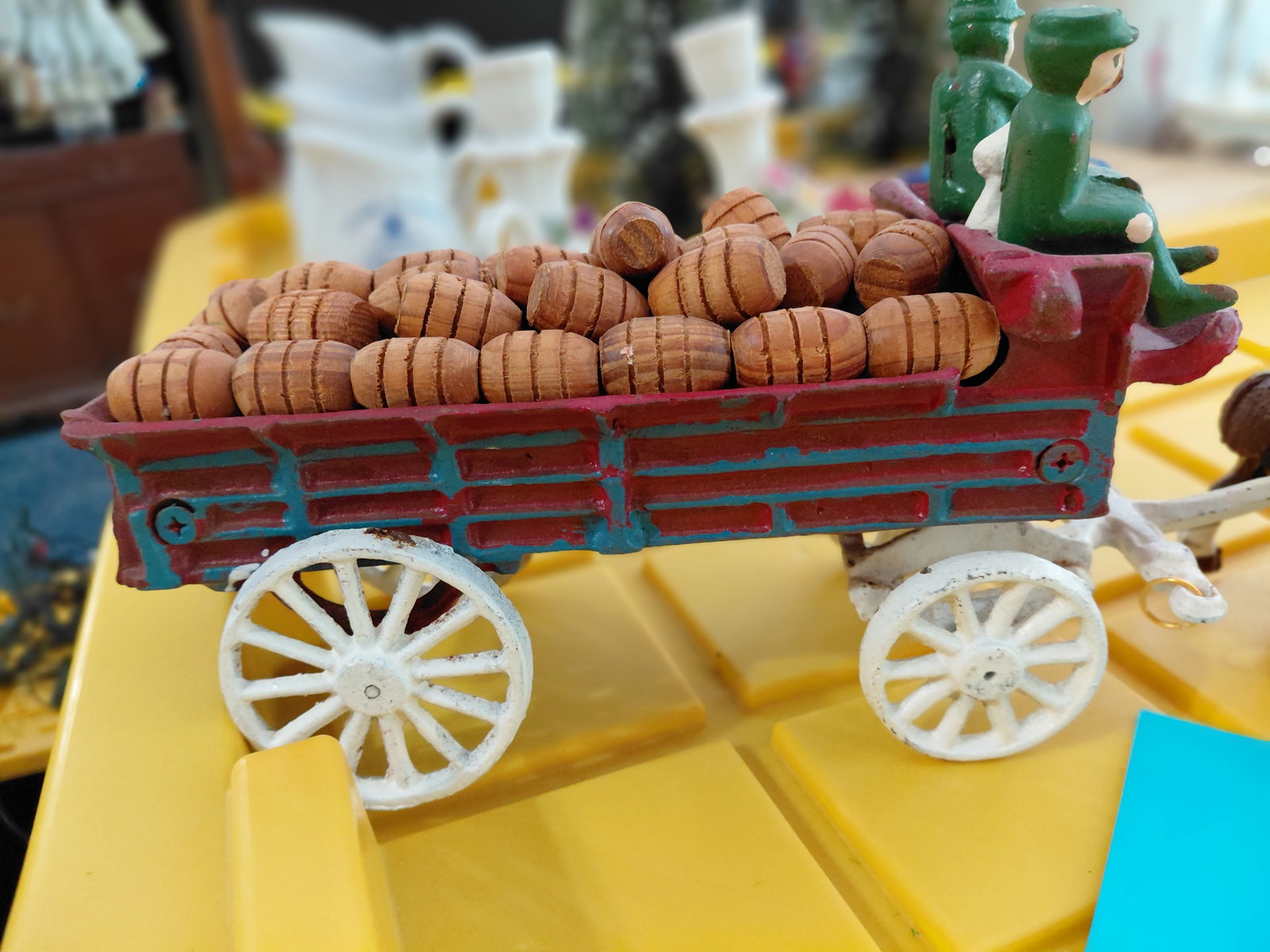 Large Cast Iron Clydesdale Horse Beer Wagon/ Complete with Barrels / - 4