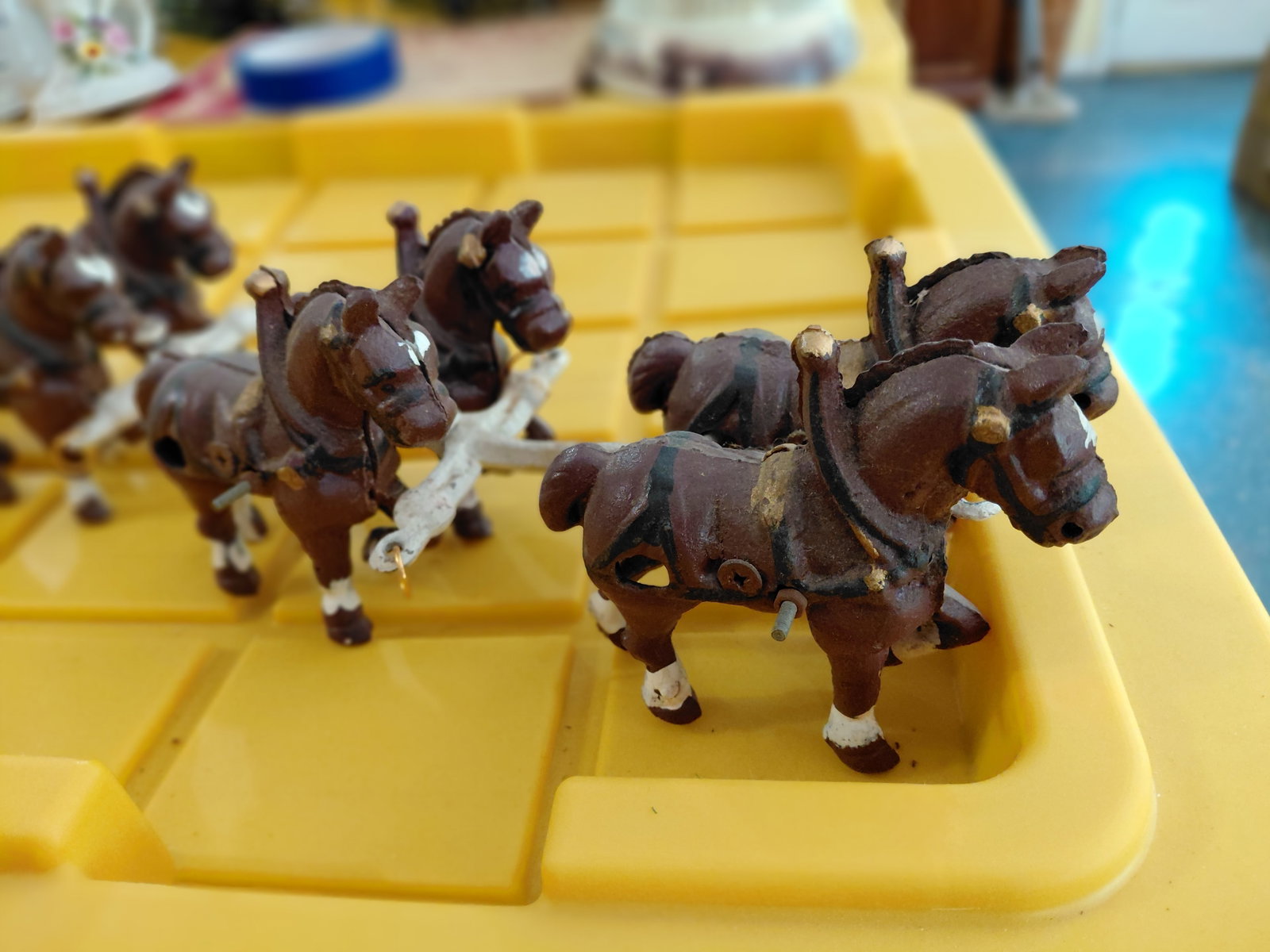 Large Cast Iron Clydesdale Horse Beer Wagon/ Complete with Barrels / - 6