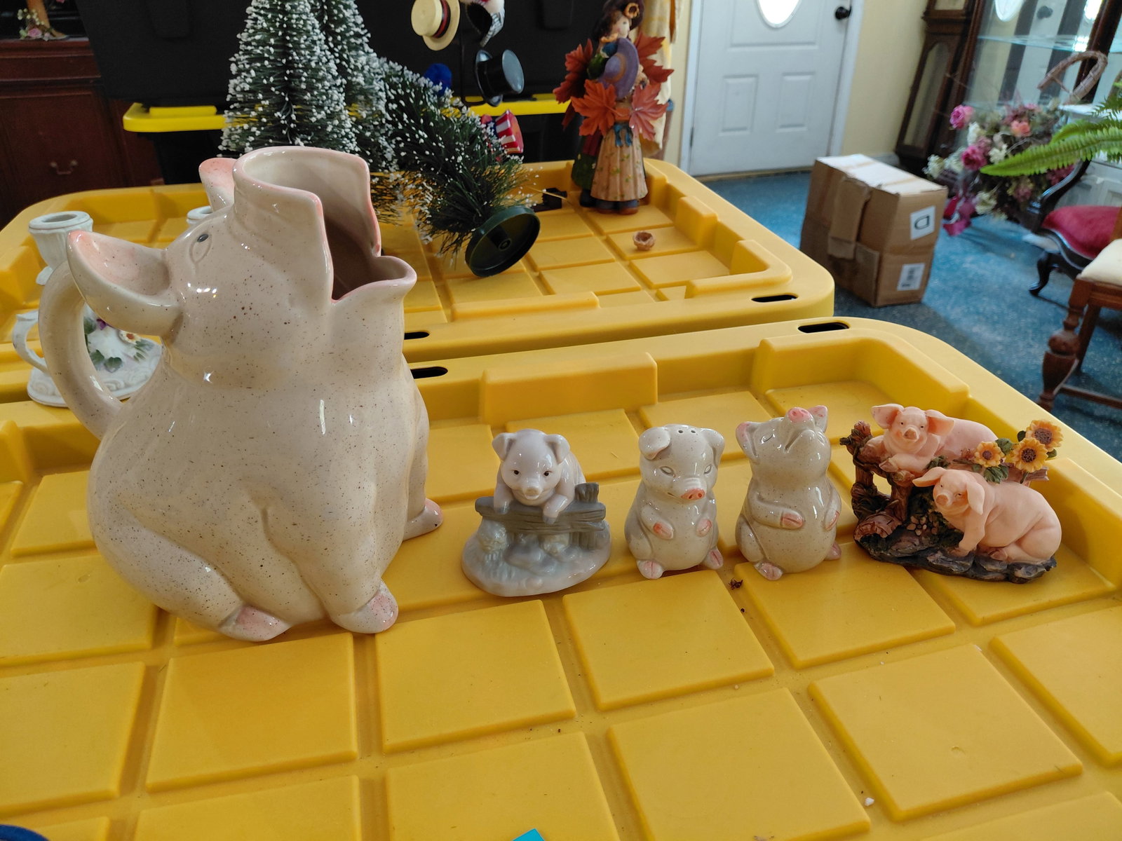 Lot of Misc Pig Decorative Items (1 of 7)
