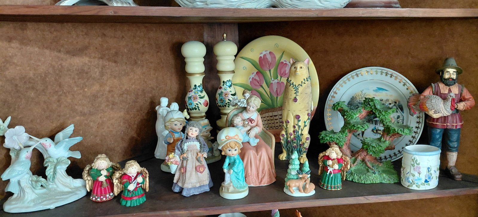 Lot of entire contents of this shelf: Lot of entire contents of this shelf