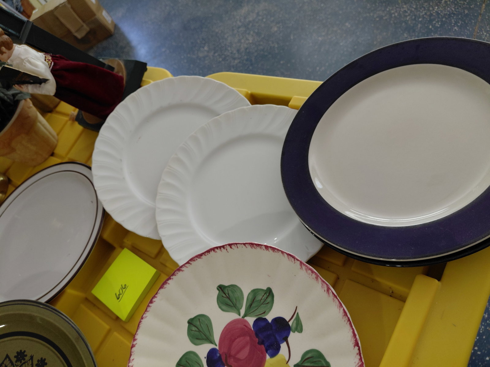 Mixed Lot of Plates / As seen - 5