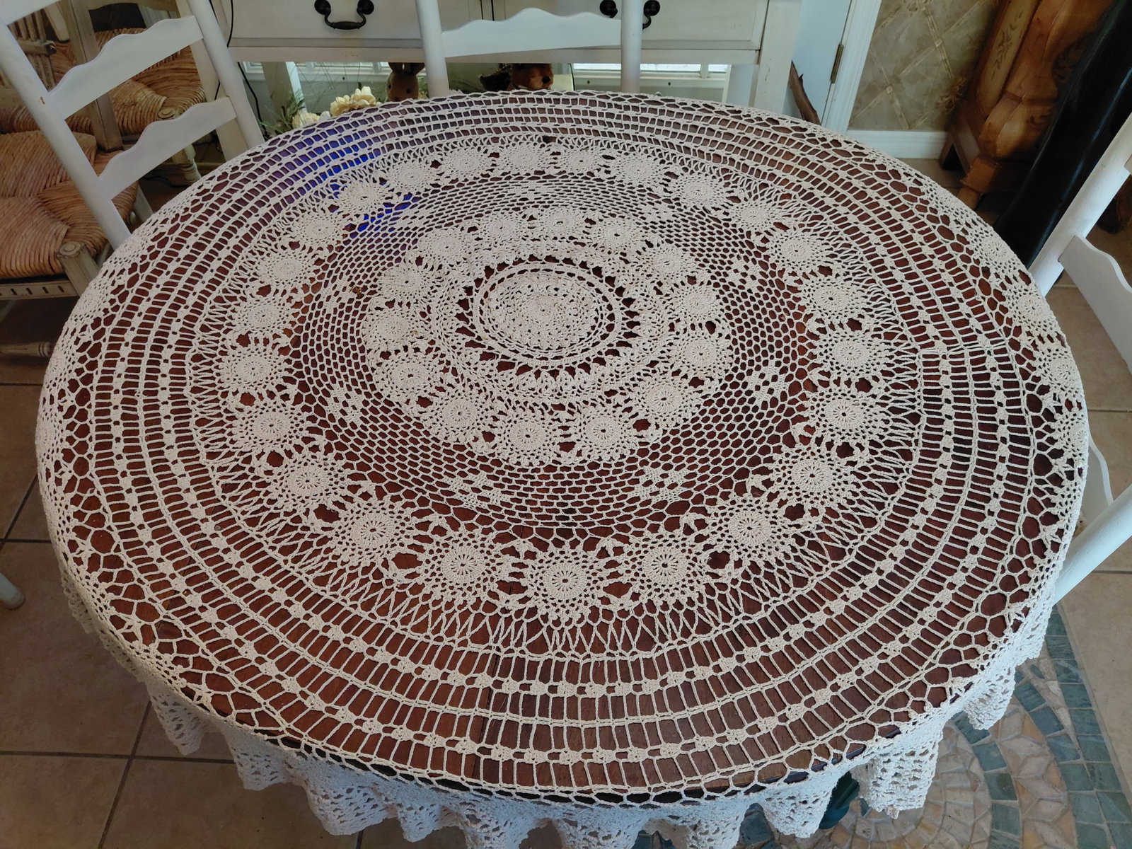 Round Crochet Table Cloth (1 of 6)