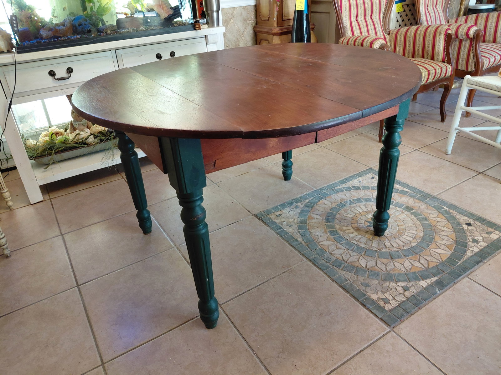 Round Wood Farmhouse Style Table / No leaves (1 of 8)