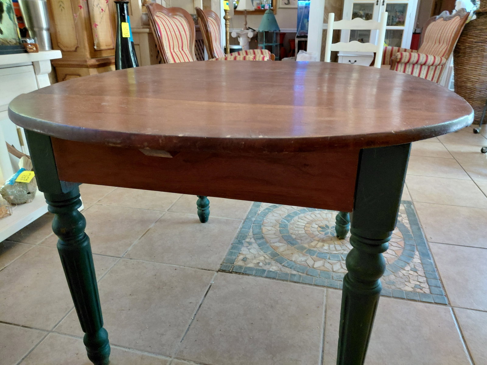 Round Wood Farmhouse Style Table / No leaves - 4