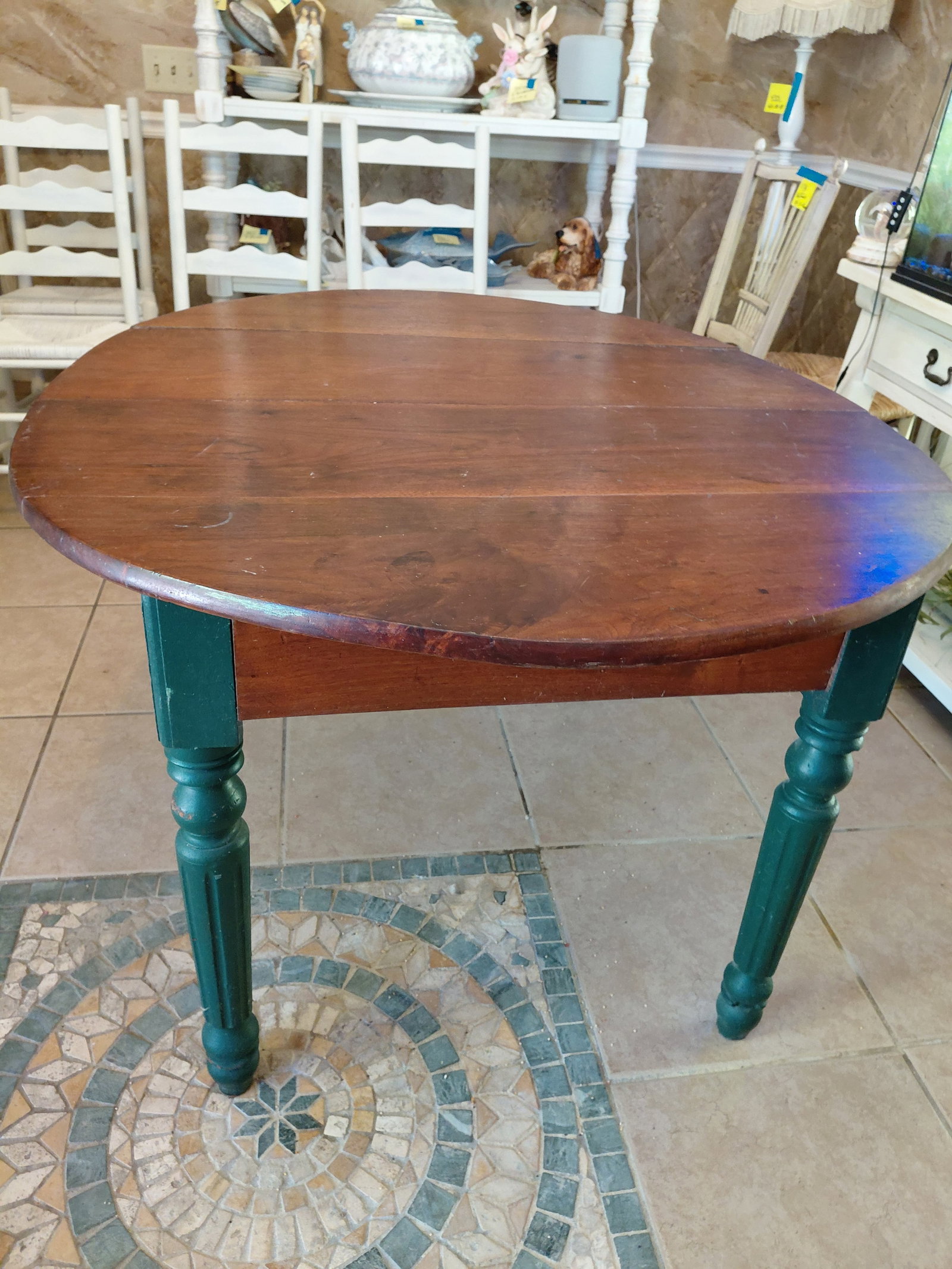 Round Wood Farmhouse Style Table / No leaves - 6