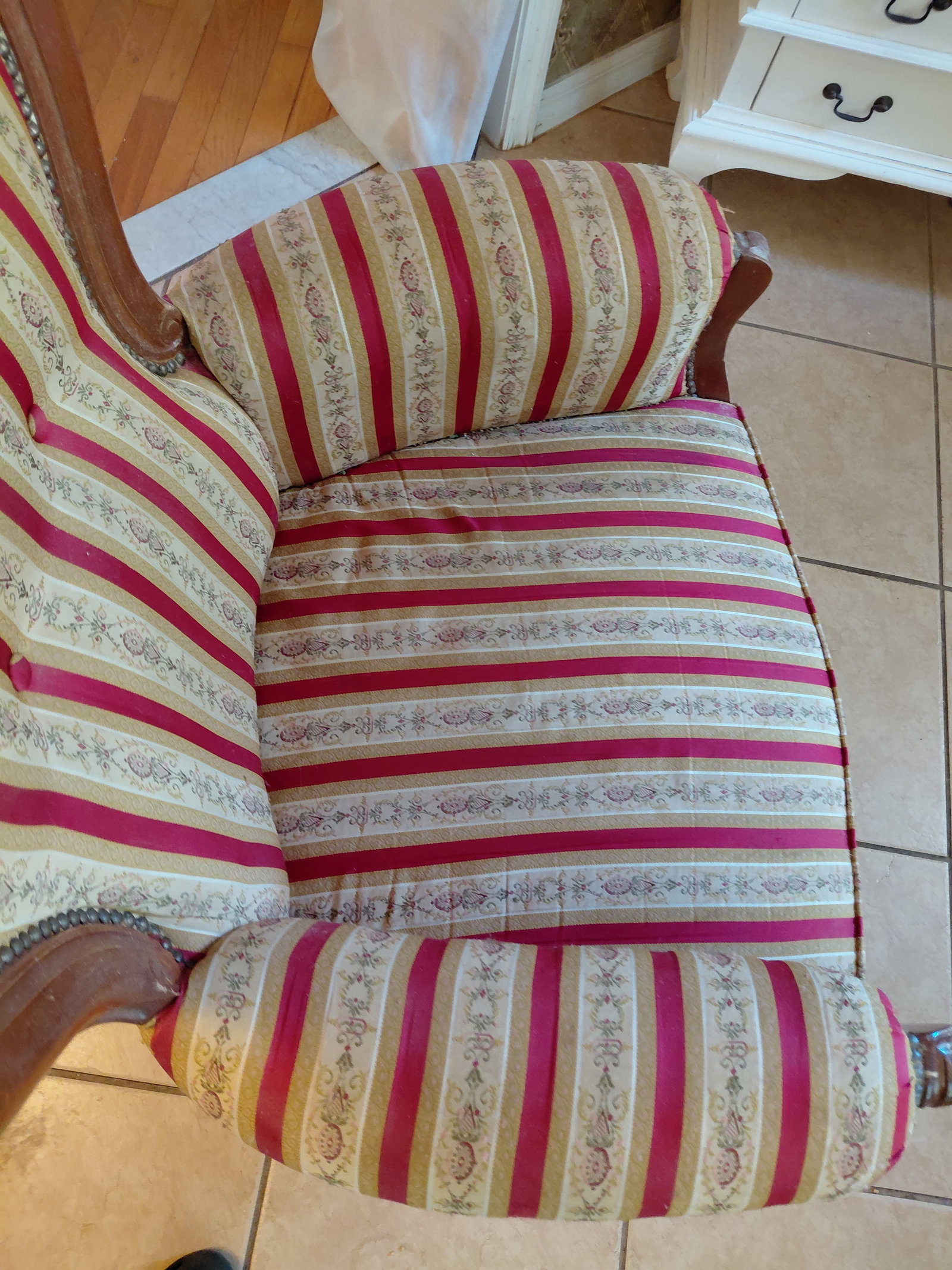 Contemporary Parlor Set / As seen - 12