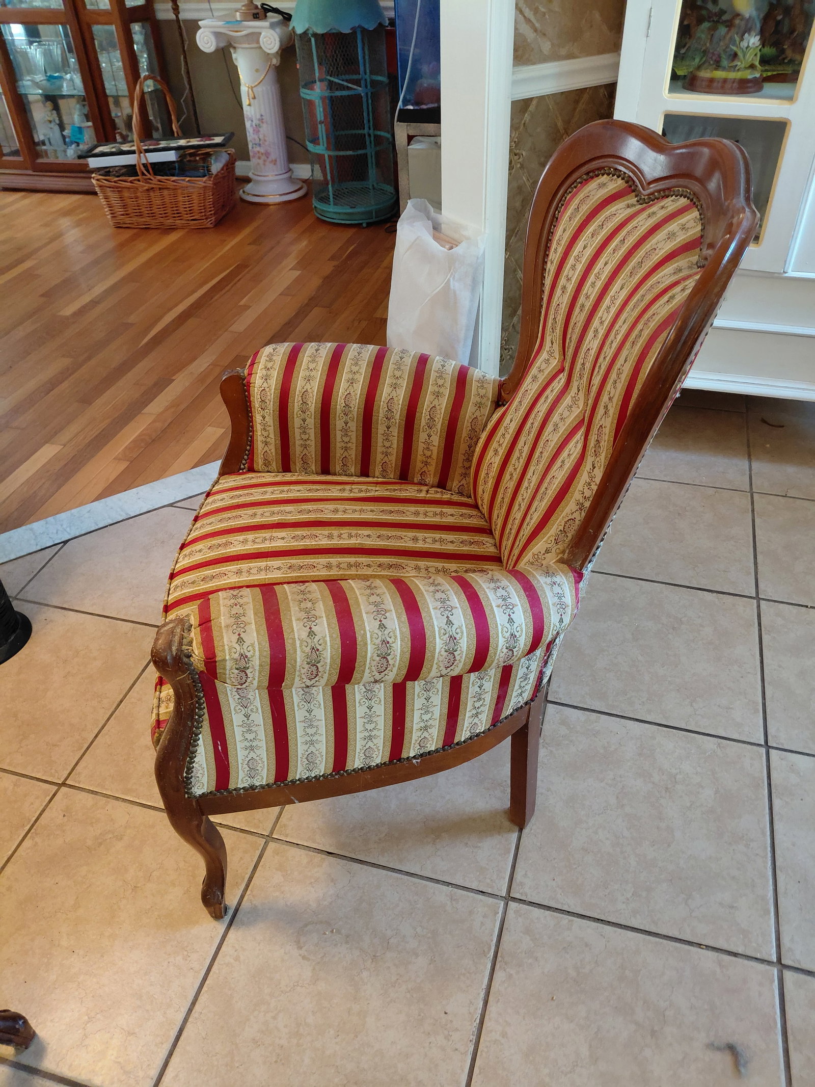 Contemporary Parlor Set / As seen - 14