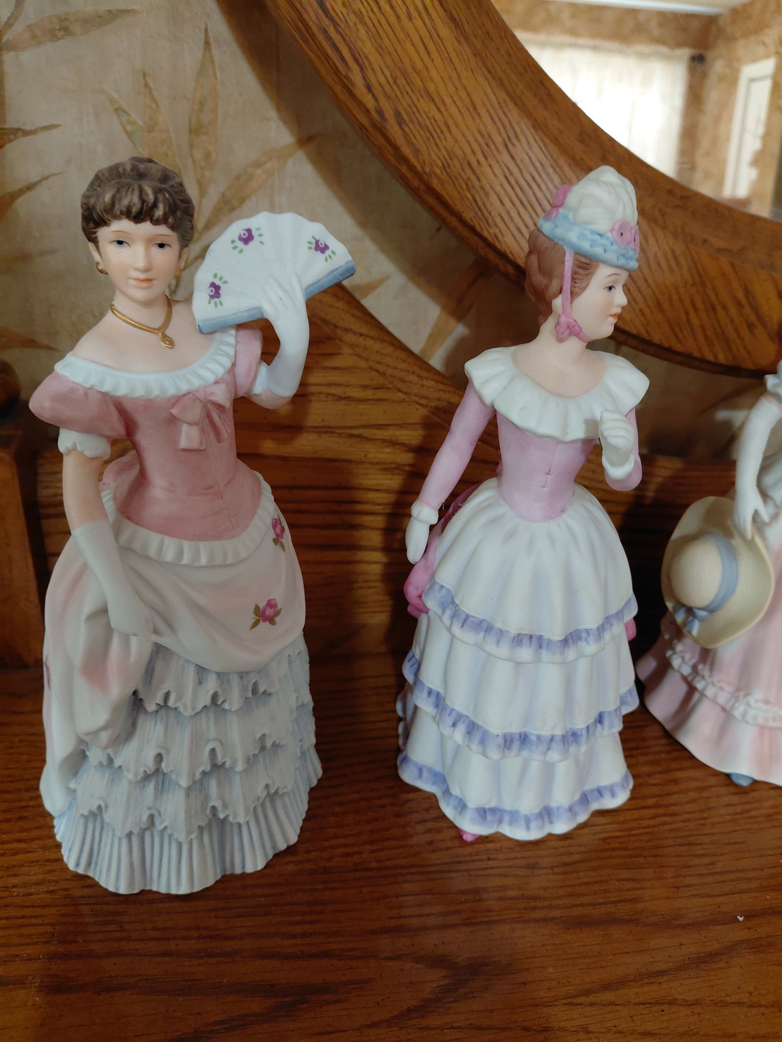 Lot of 4 Woman Figurines - 3