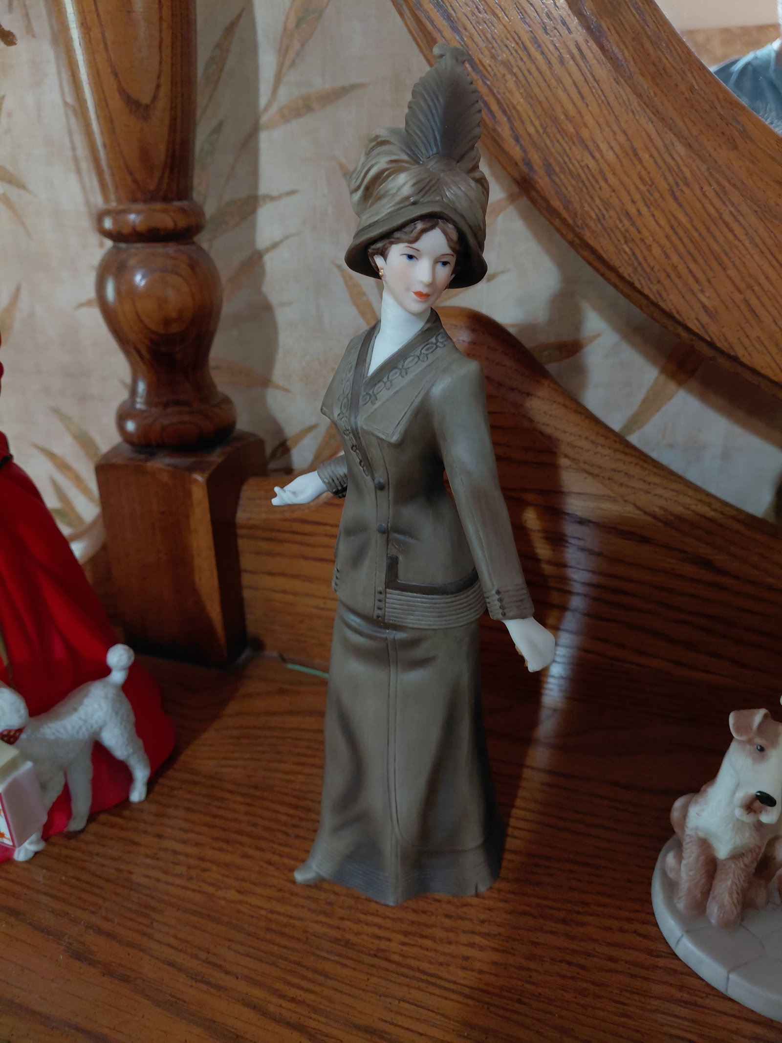 Lot of 4 Women Figurines - 4