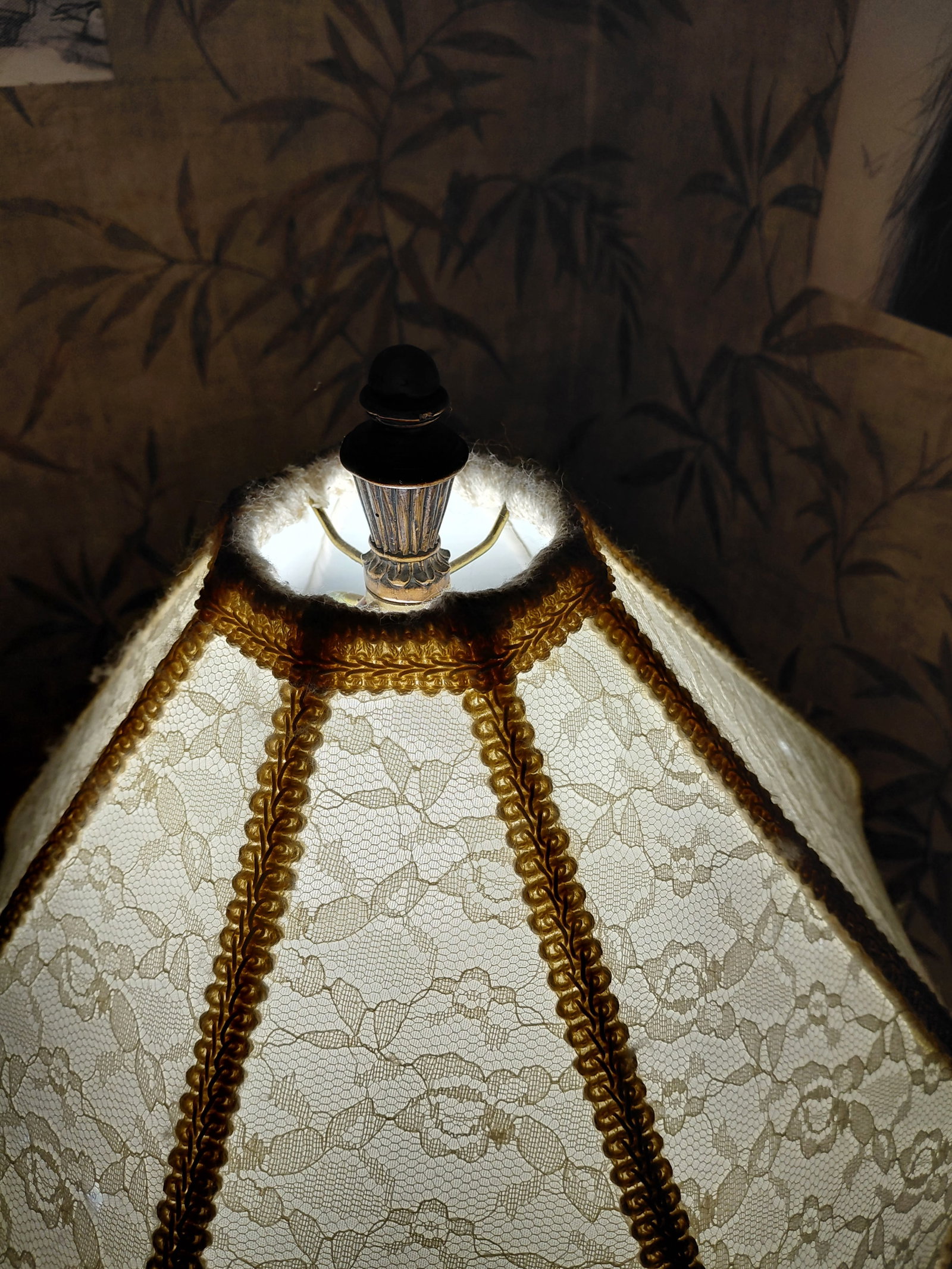 Large Ornate Metal and Glass Parlor Lamp - 7