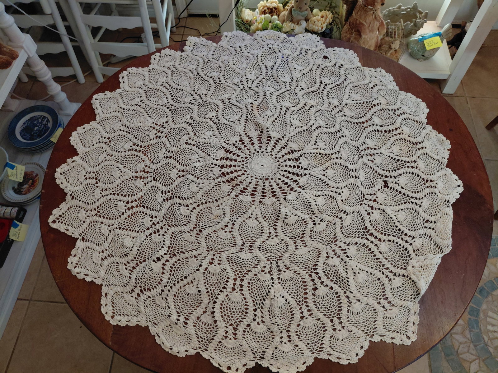Round Crochet Table Cloth (1 of 7)