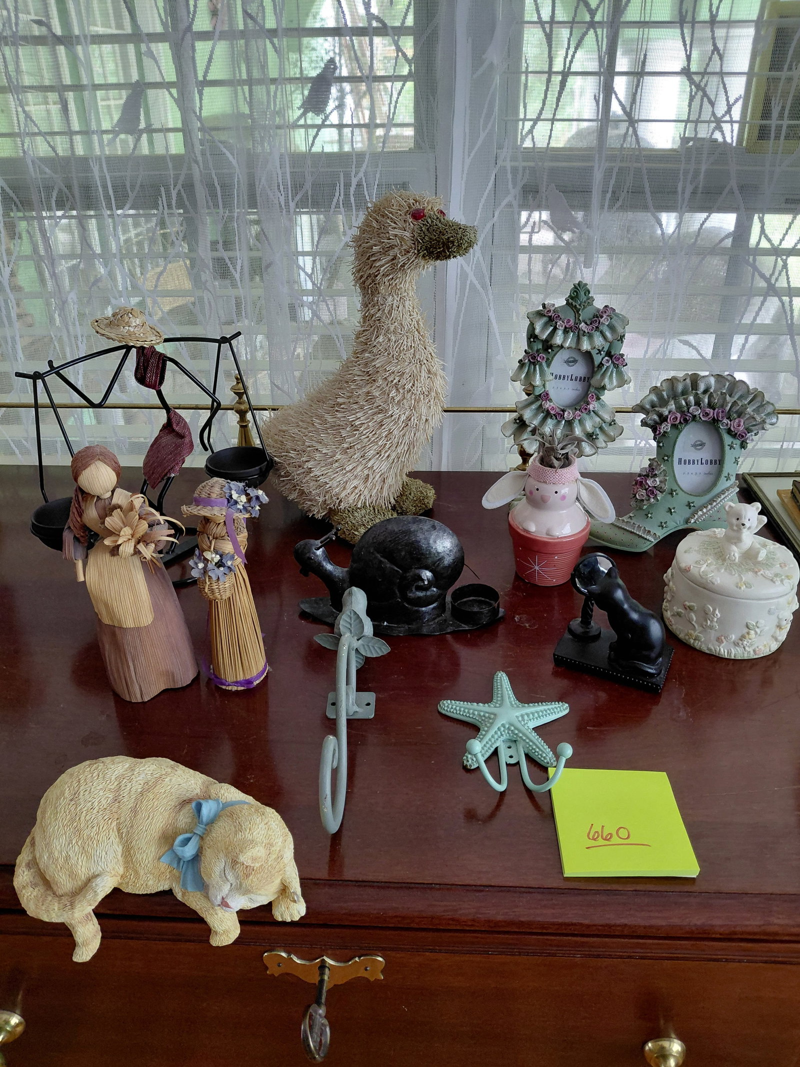 Large Mixed Lot of Decorative Items / As seen (1 of 7)