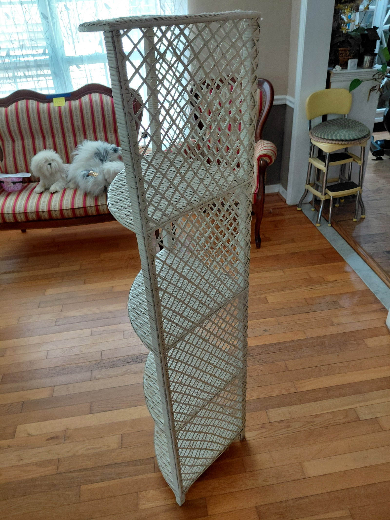 White Wicker Corner Shelf - 6