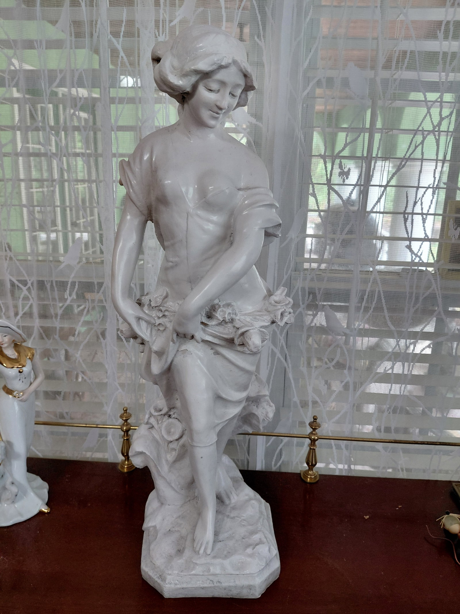 Large Roman Woman Statue / Resin: Large Roman Woman Statue / Resin