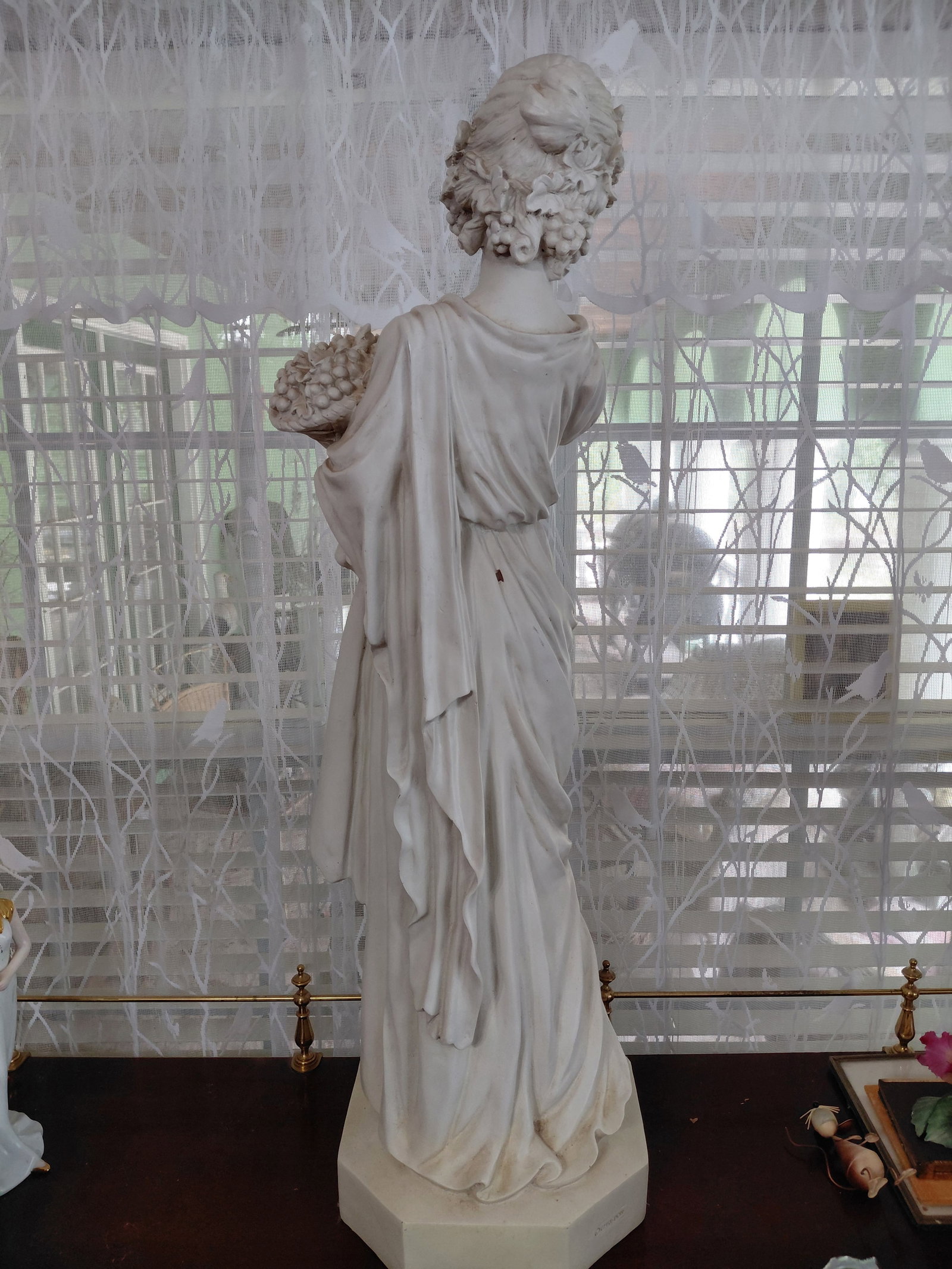 Large Roman Woman Statue / Resin - 6