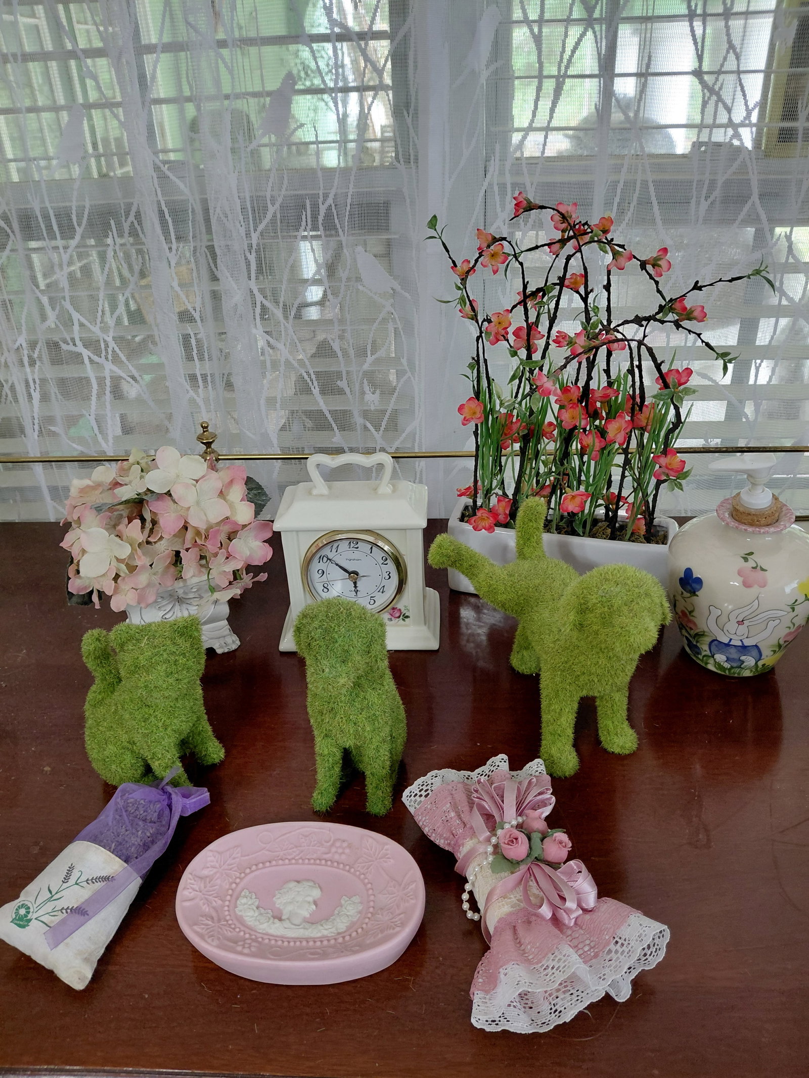 Large Mixed Decorative Lot all seen (1 of 6)
