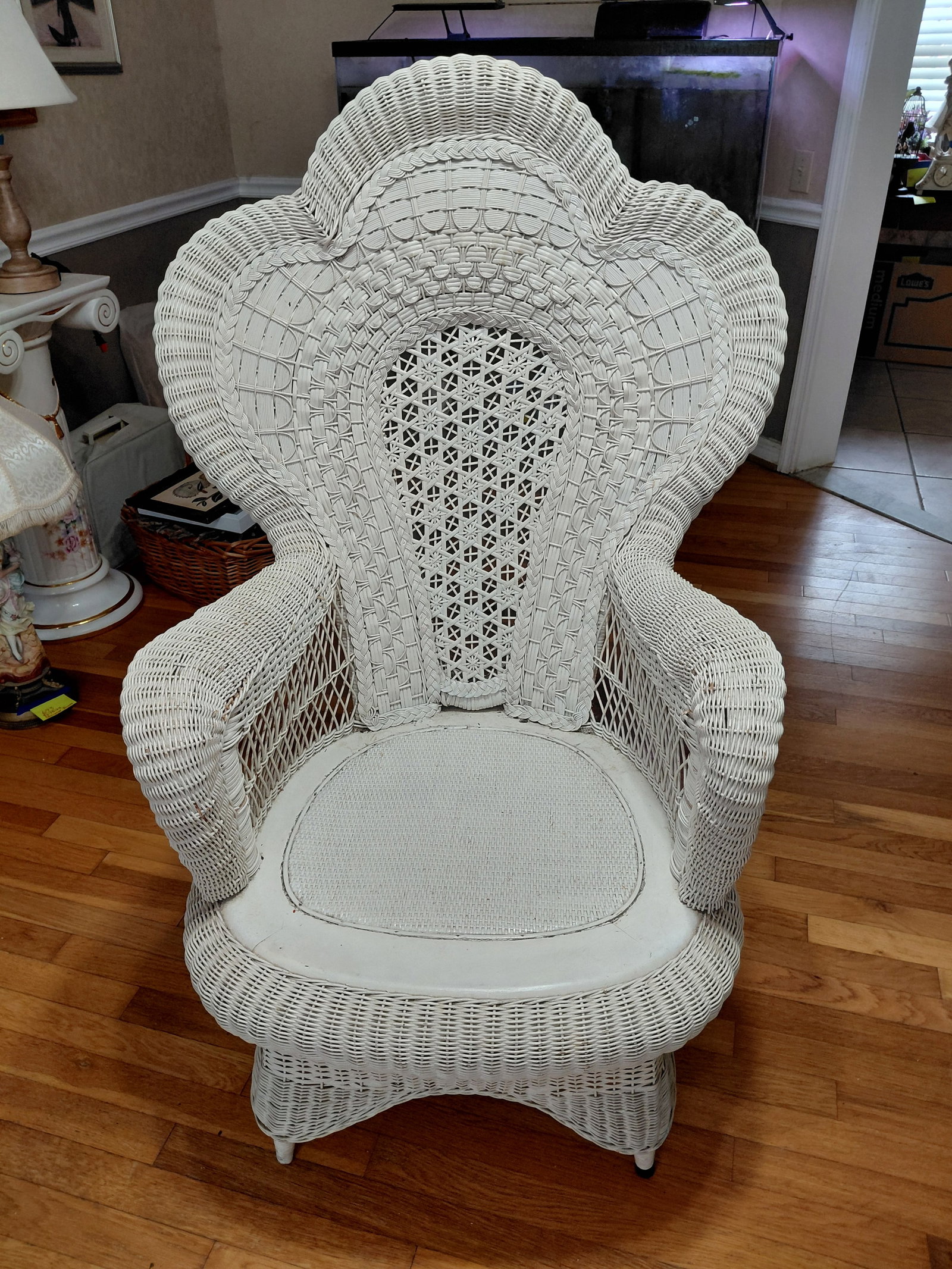Stunning Large Wicker Parlor Chair (1 of 7)