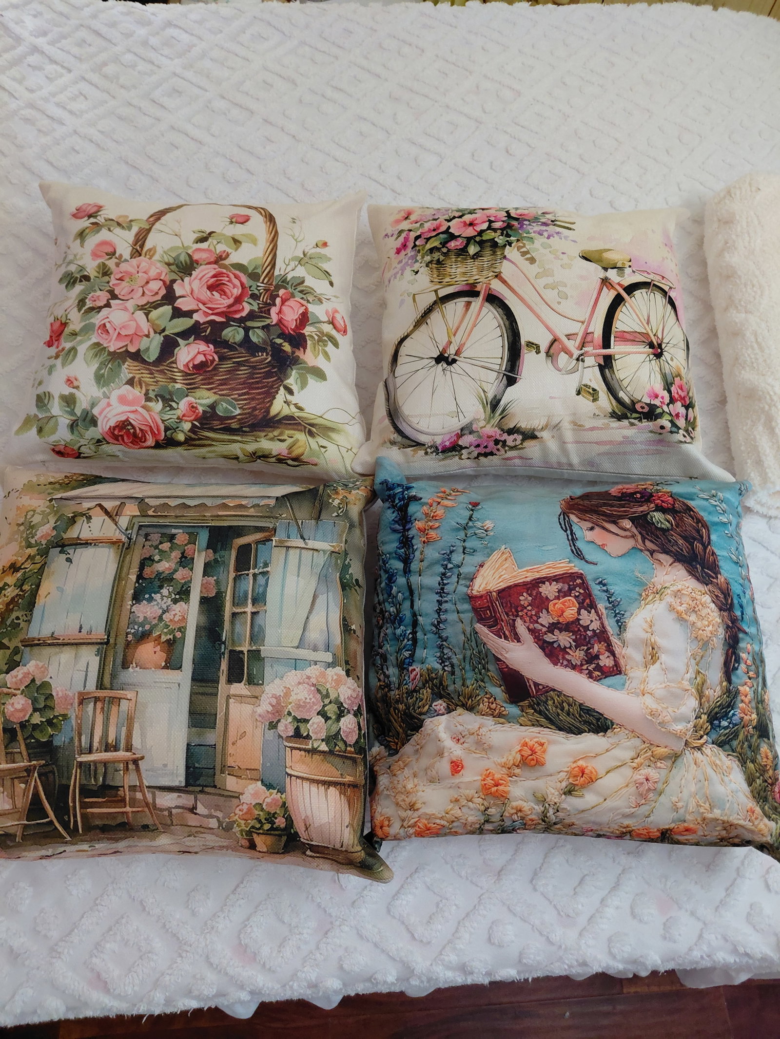 Lot of 4 Decorative Pillows (1 of 6)