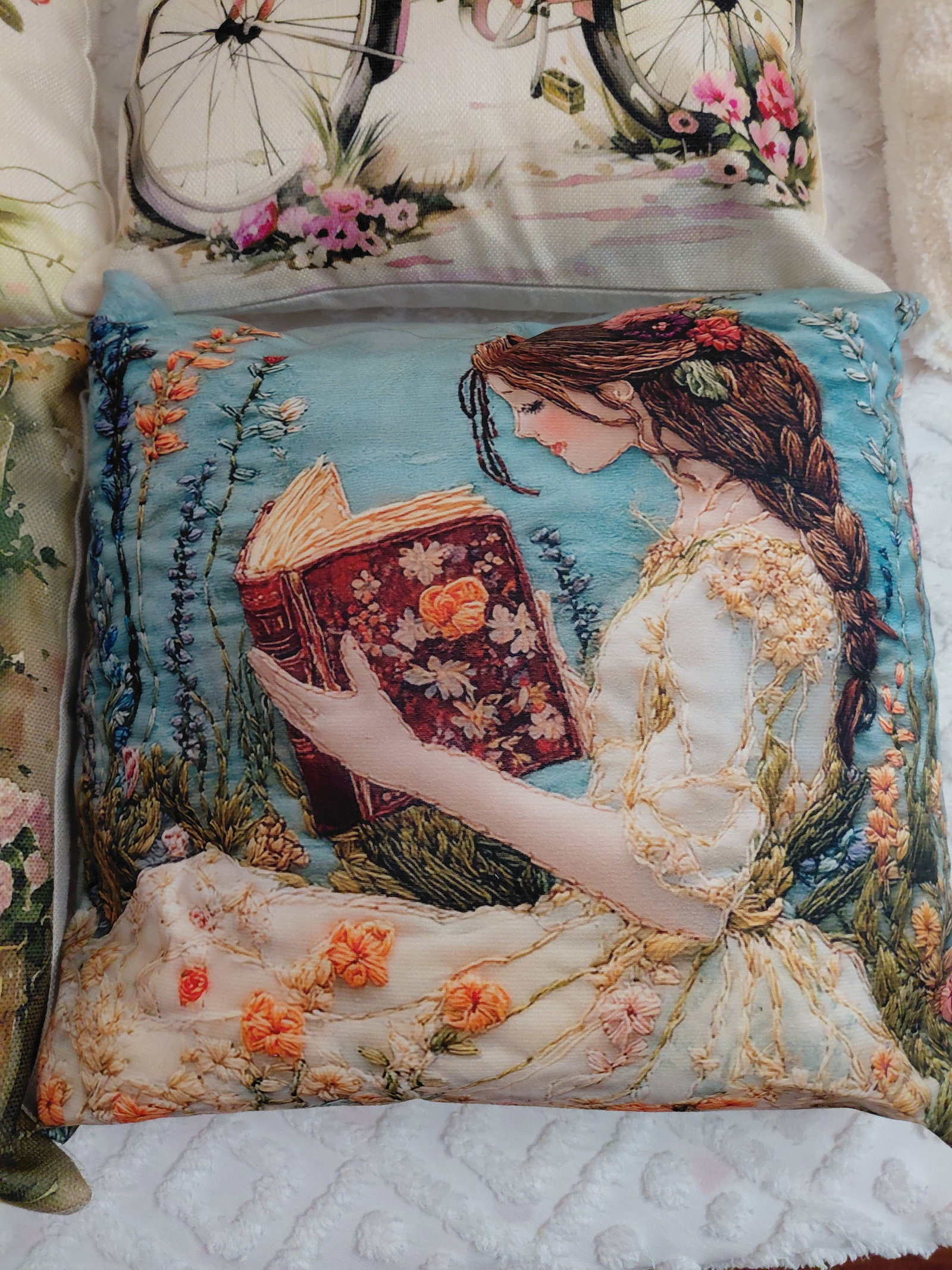 Lot of 4 Decorative Pillows - 3