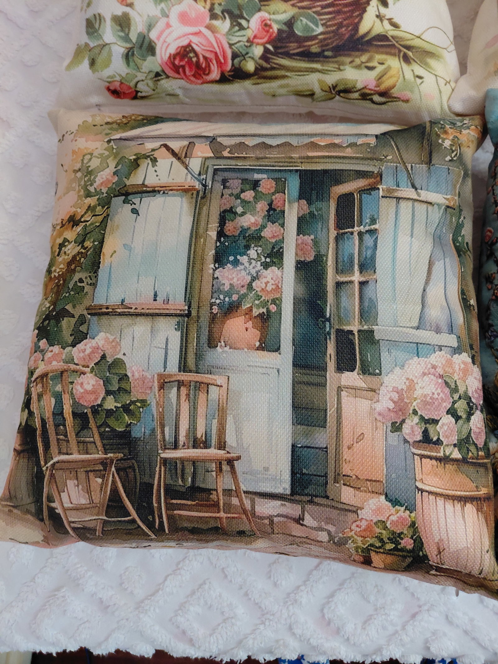 Lot of 4 Decorative Pillows - 4