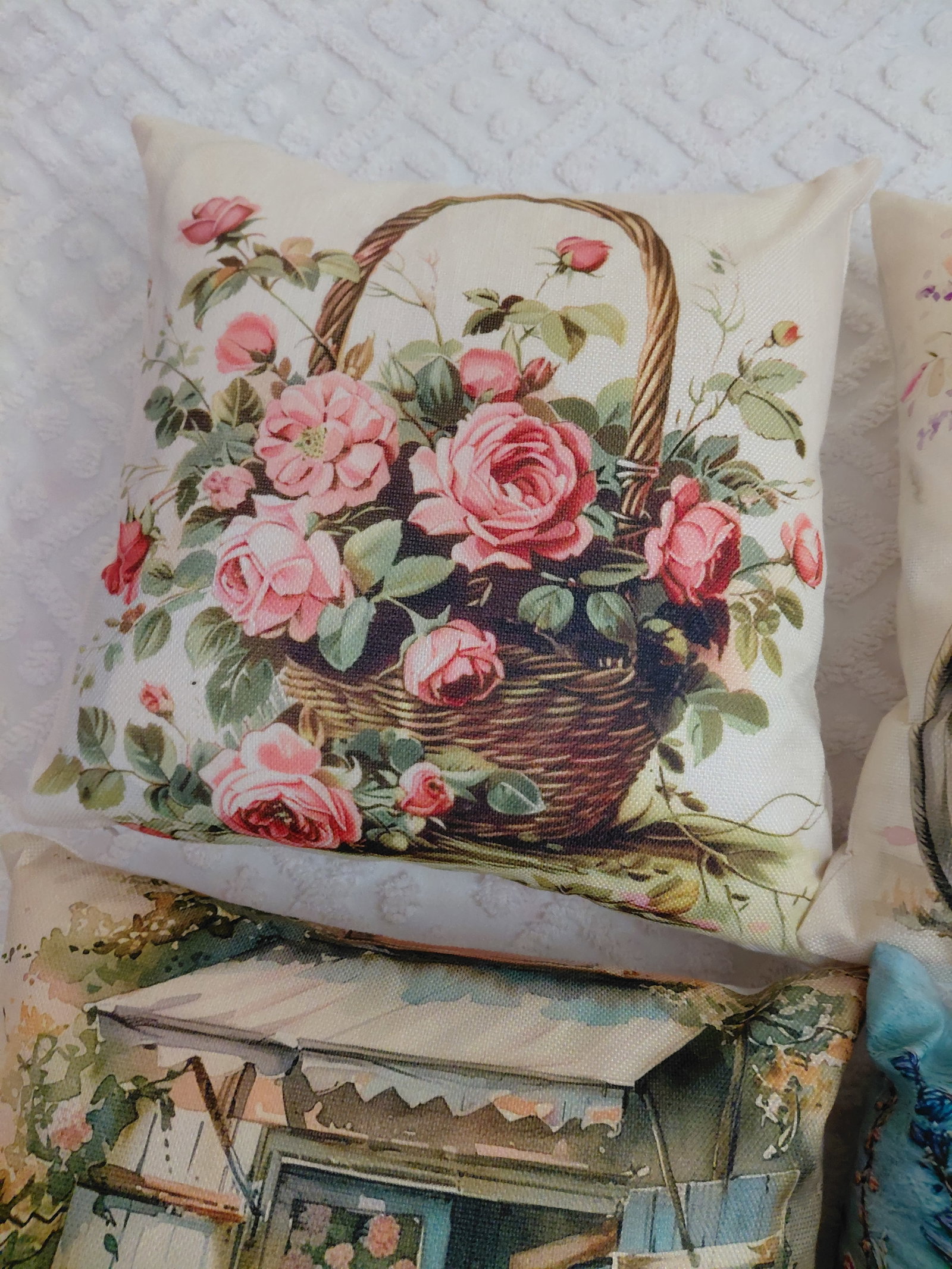 Lot of 4 Decorative Pillows - 5