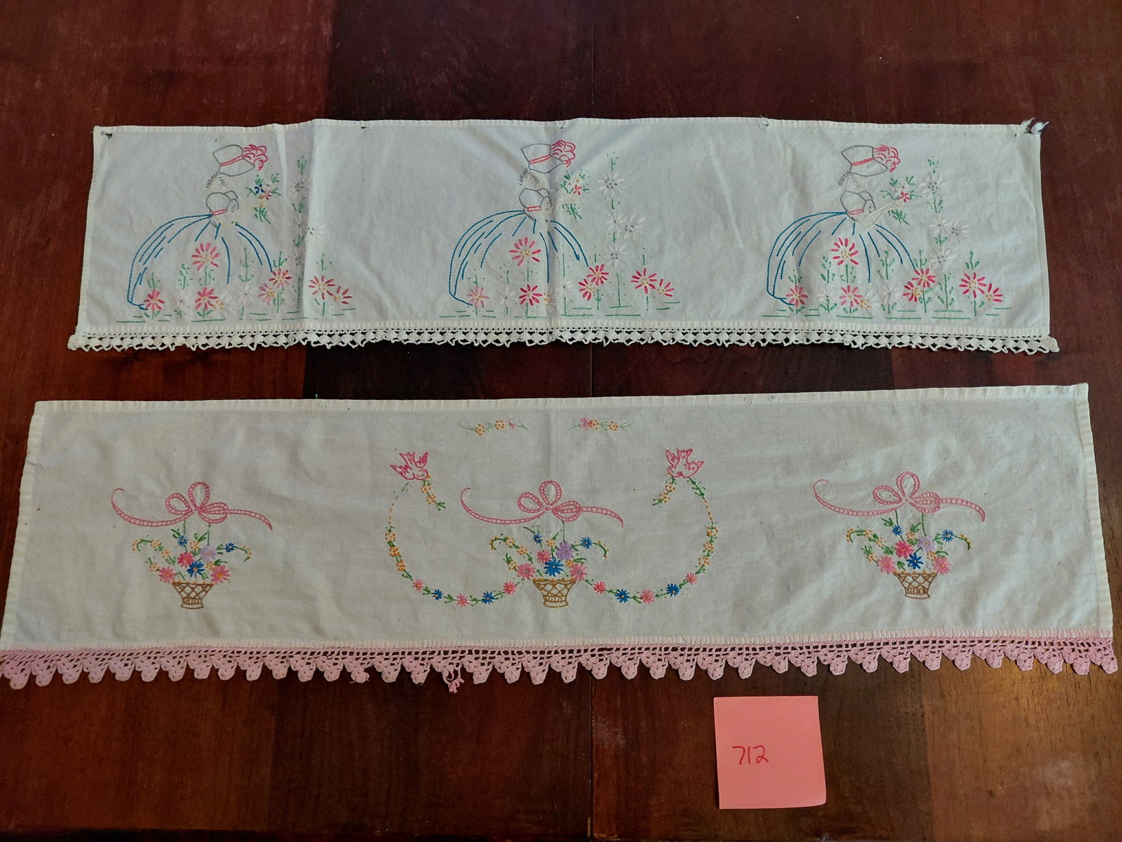 Lot of Embroidery as seen: Lot of Embroidery as seen