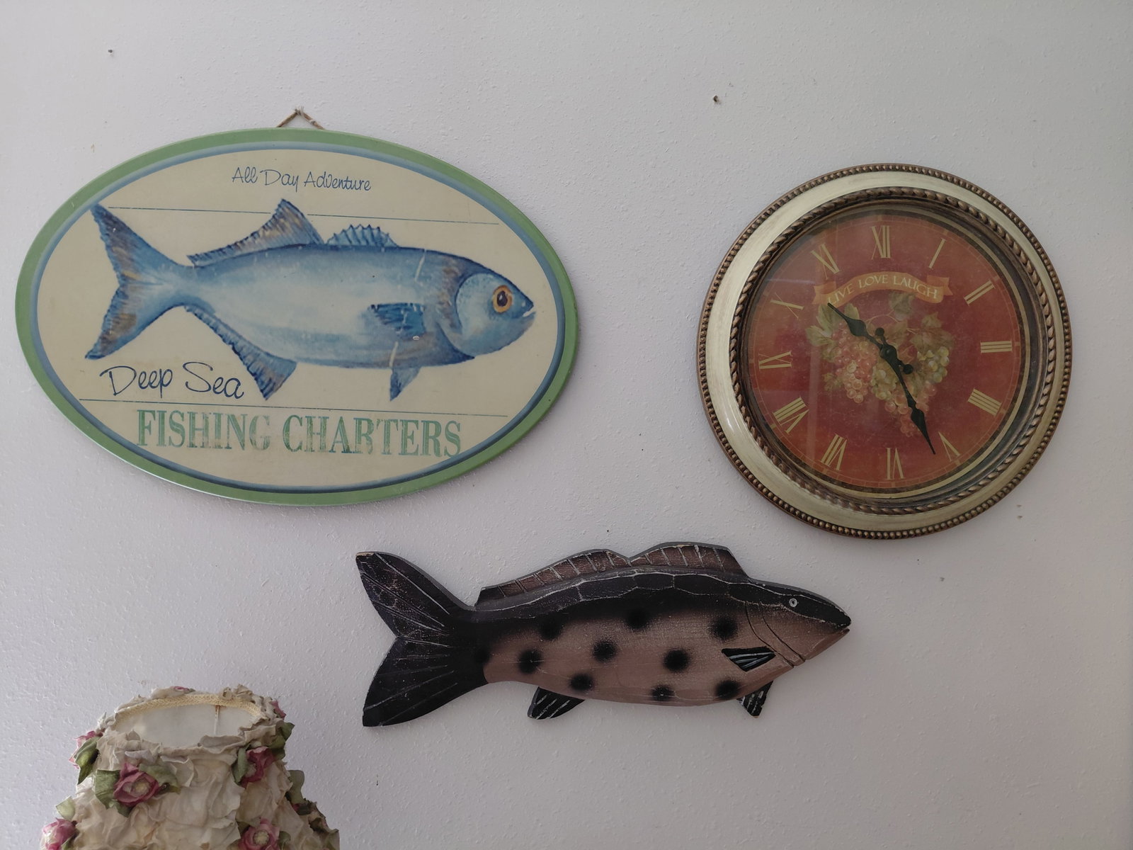 Lot Clock and Fish Wall Art (1 of 5)