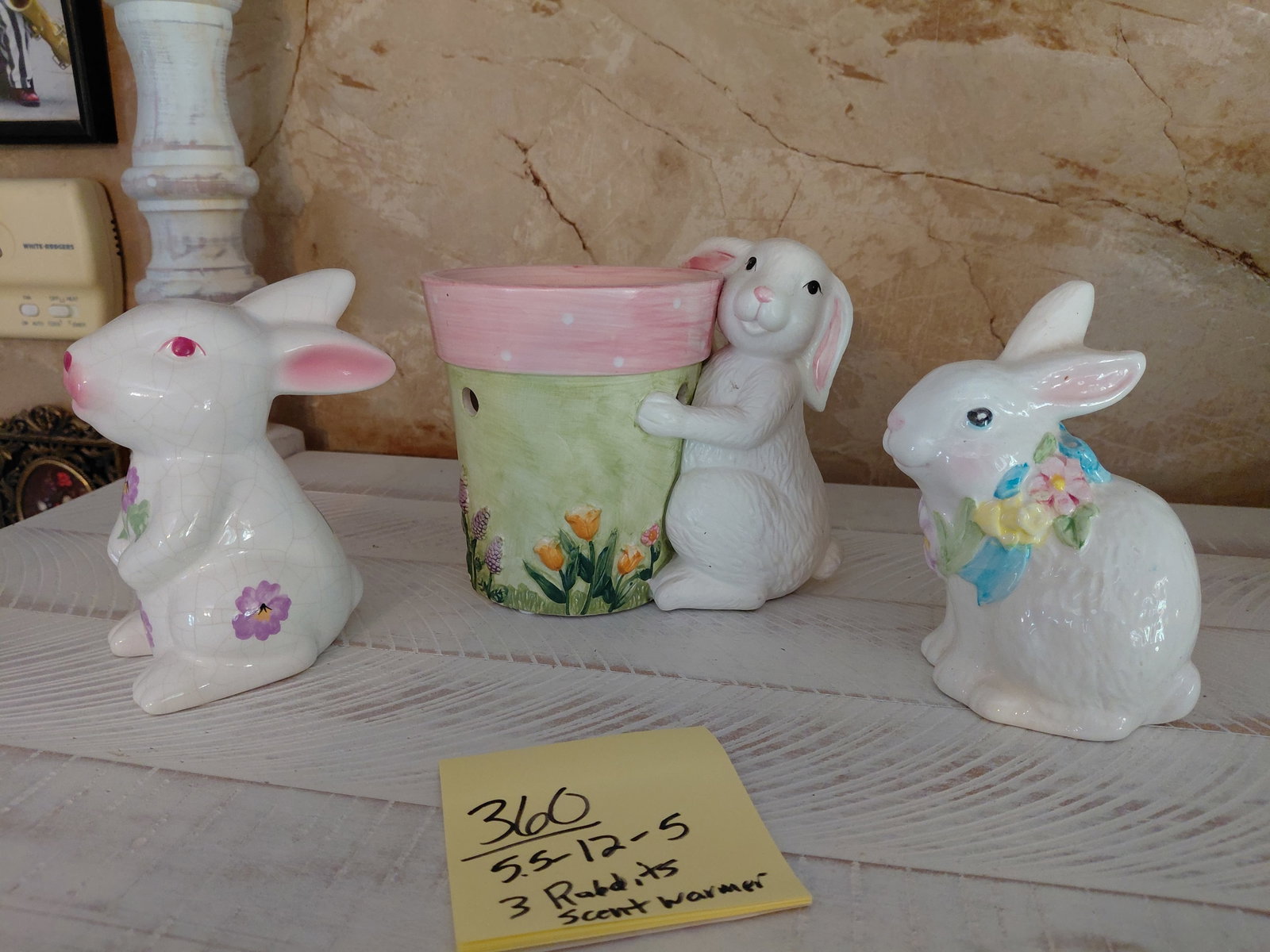 Lot of Bunnys Porcelain and a Scent Warmer: Lot of Bunnys Porcelain and a Scent Warmer