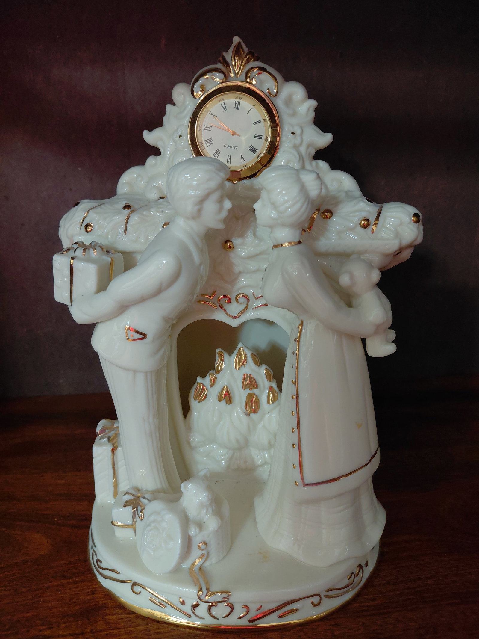 Large Porcelain Couple by Fireplace / clock untested: Large Porcelain Couple by Fireplace / clock untested