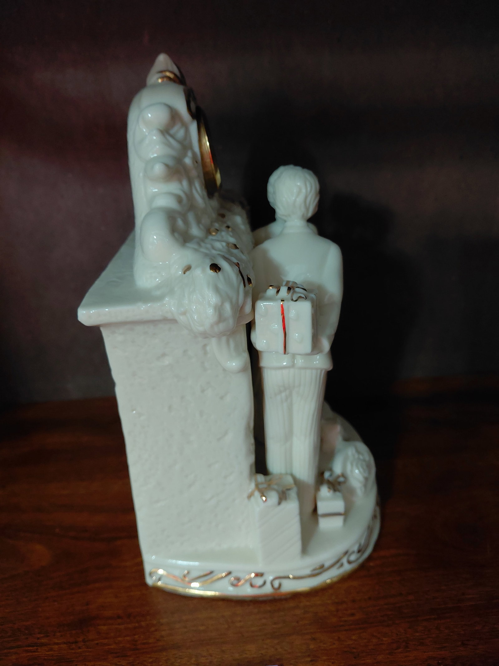 Large Porcelain Couple by Fireplace / clock untested - 5