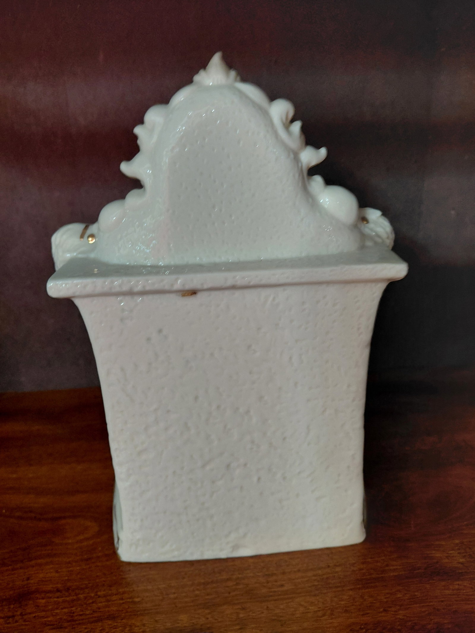 Large Porcelain Couple by Fireplace / clock untested - 6