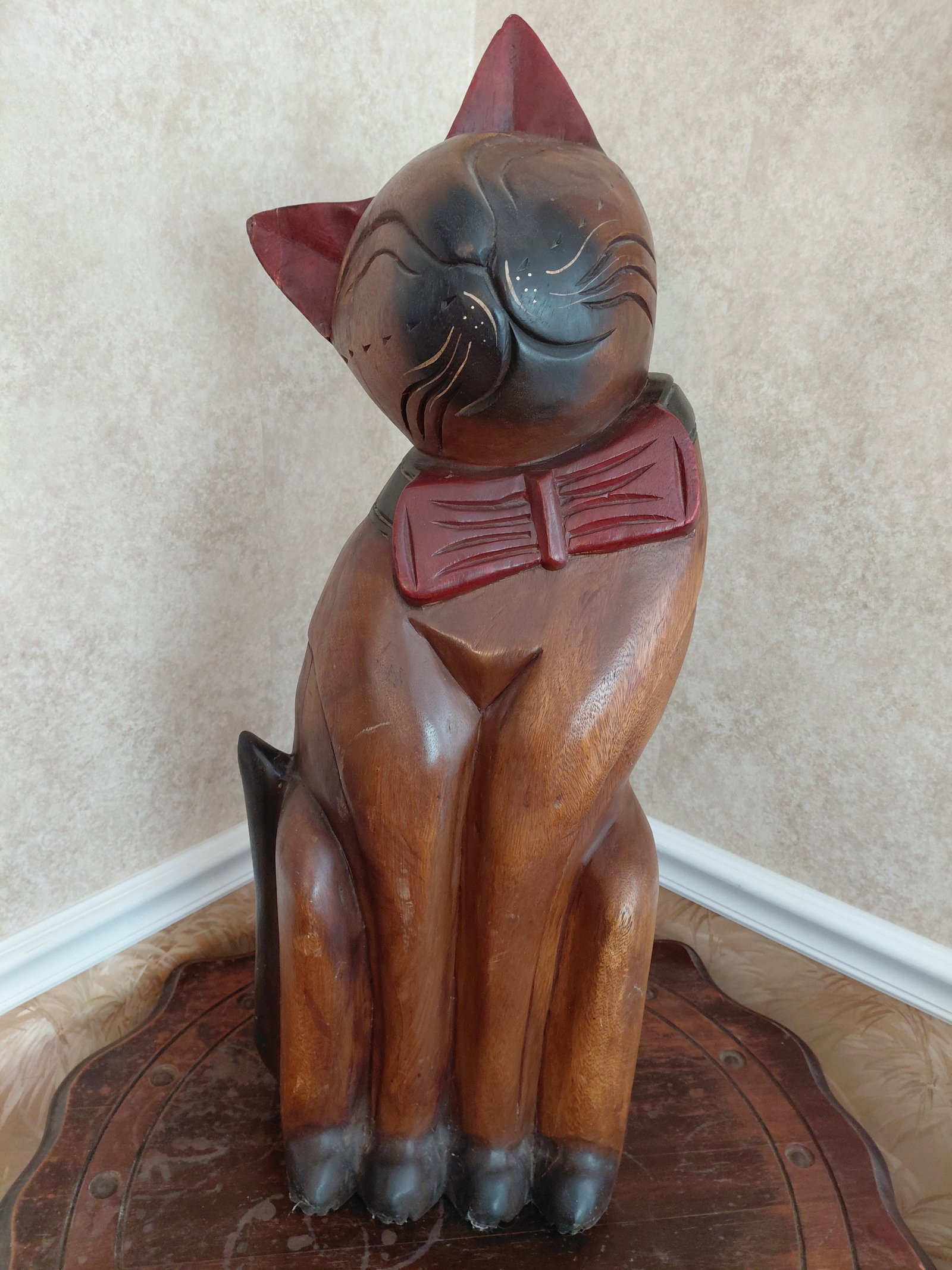 Large Carved Wood Cat Statue: Large Carved Wood Cat Statue