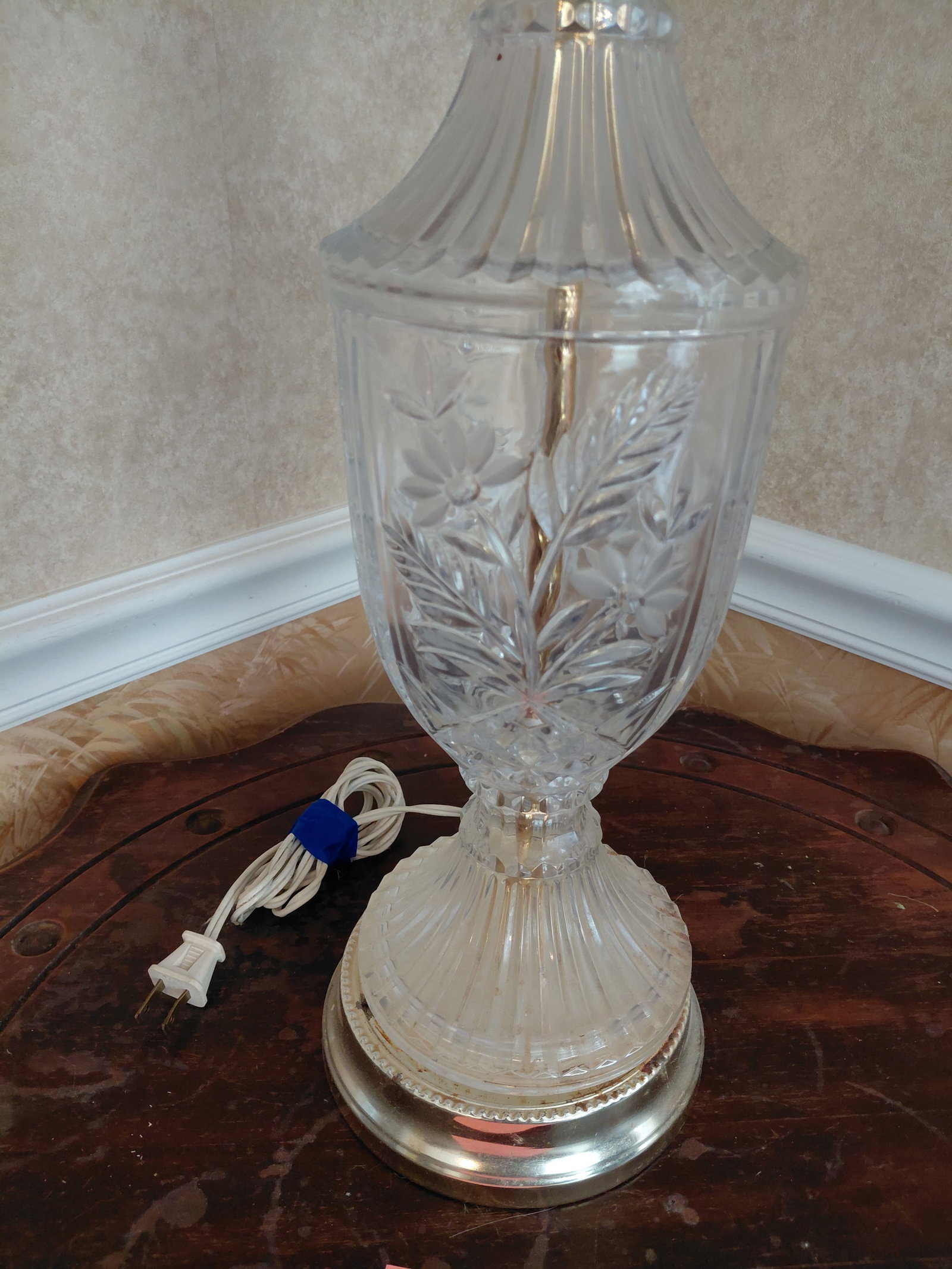 Glass Lamp with ornate Shade - 3