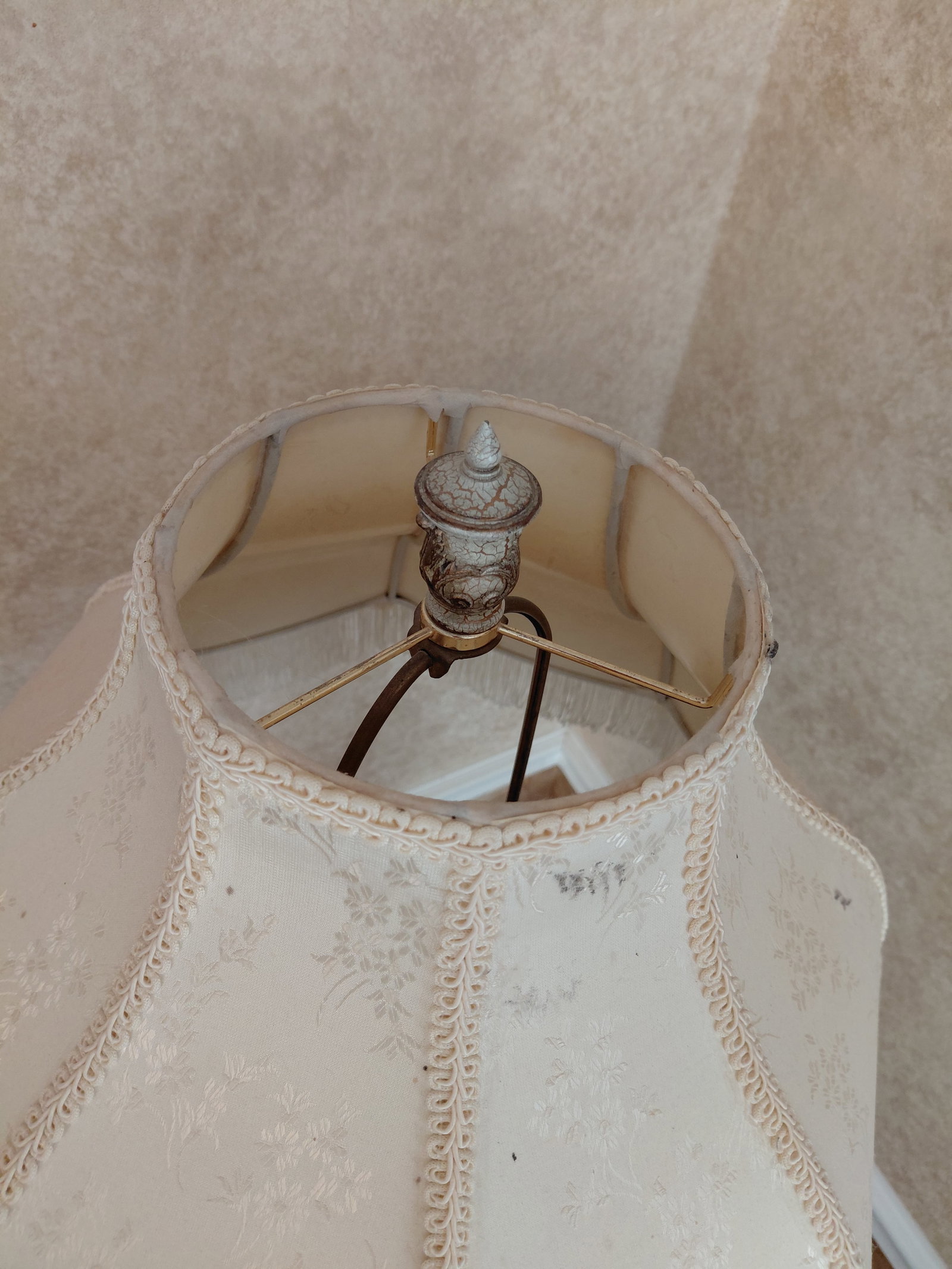 Glass Lamp with ornate Shade - 9