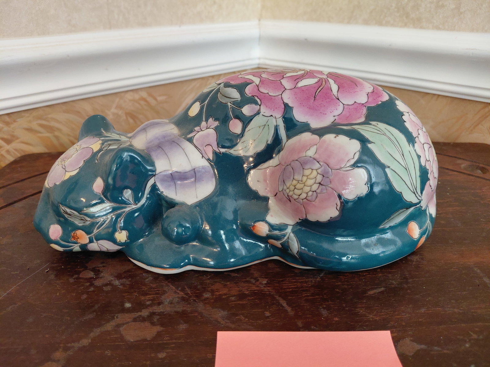 Asian Pottery Cat Statue: Asian Pottery Cat Statue