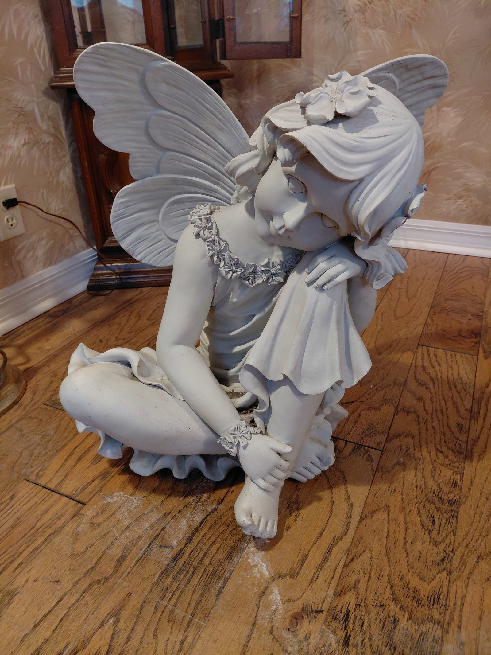 Large Resin Fairy Statue: Large Resin Fairy Statue