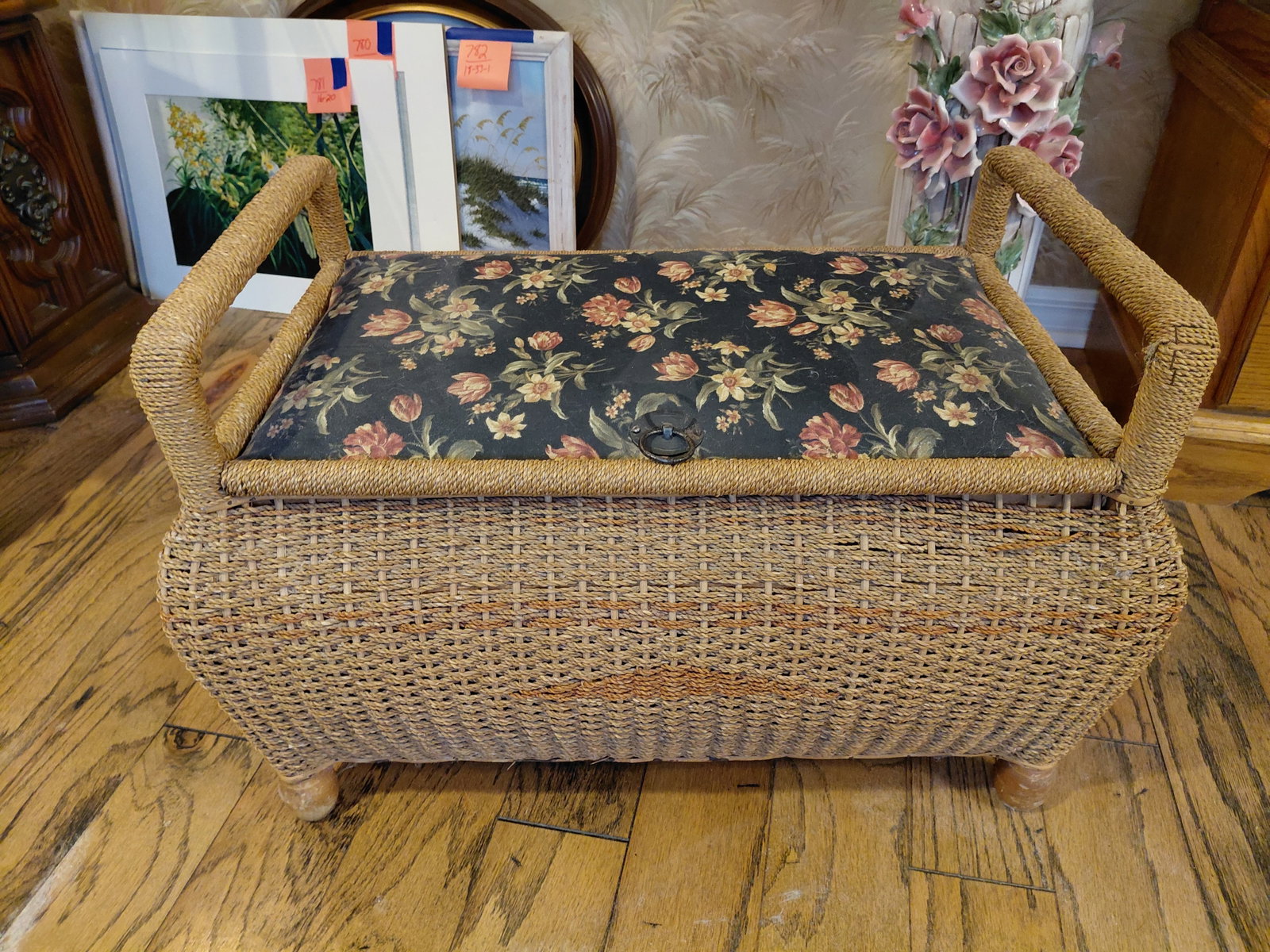 Large Wicker Trunk Bench: Large Wicker Trunk Bench