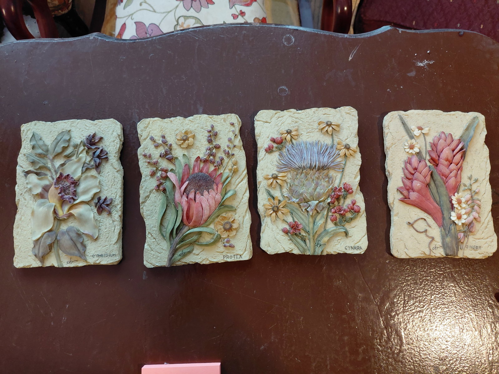 Lot of 4 Resin Wall Plaques: Lot of 4 Resin Wall Plaques