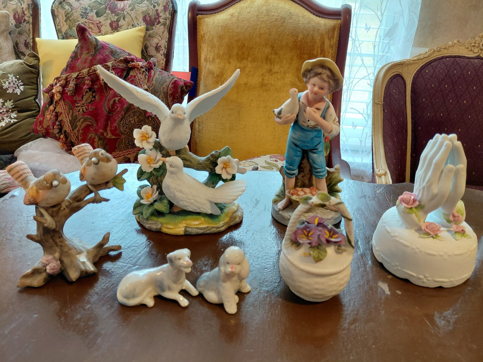 Large Lot of Porcelain Figurines / As seen (1 of 9)