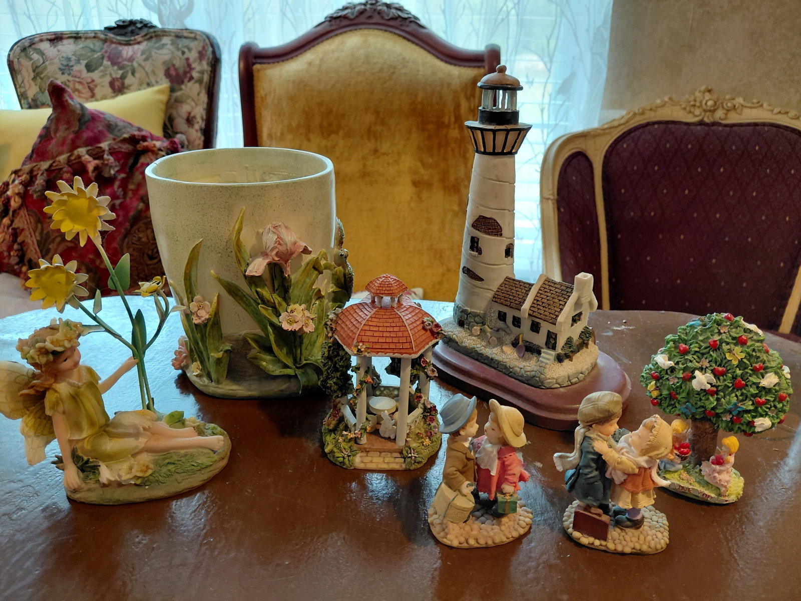 Large Lot of Resin Figurines etc / as seen: Large Lot of Resin Figurines etc / as seen