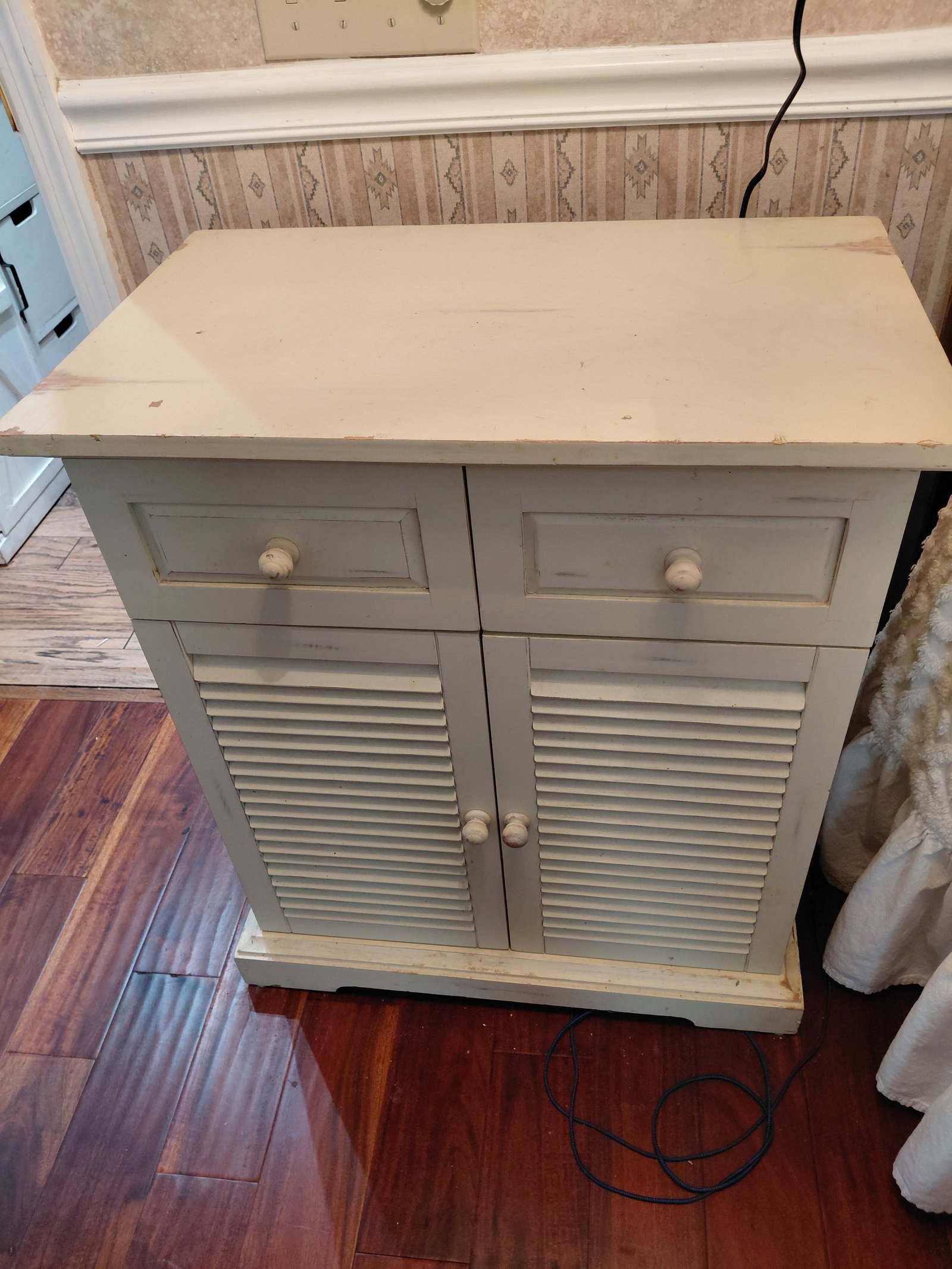 Country Farmhouse style Cabinet: Country Farmhouse style Cabinet