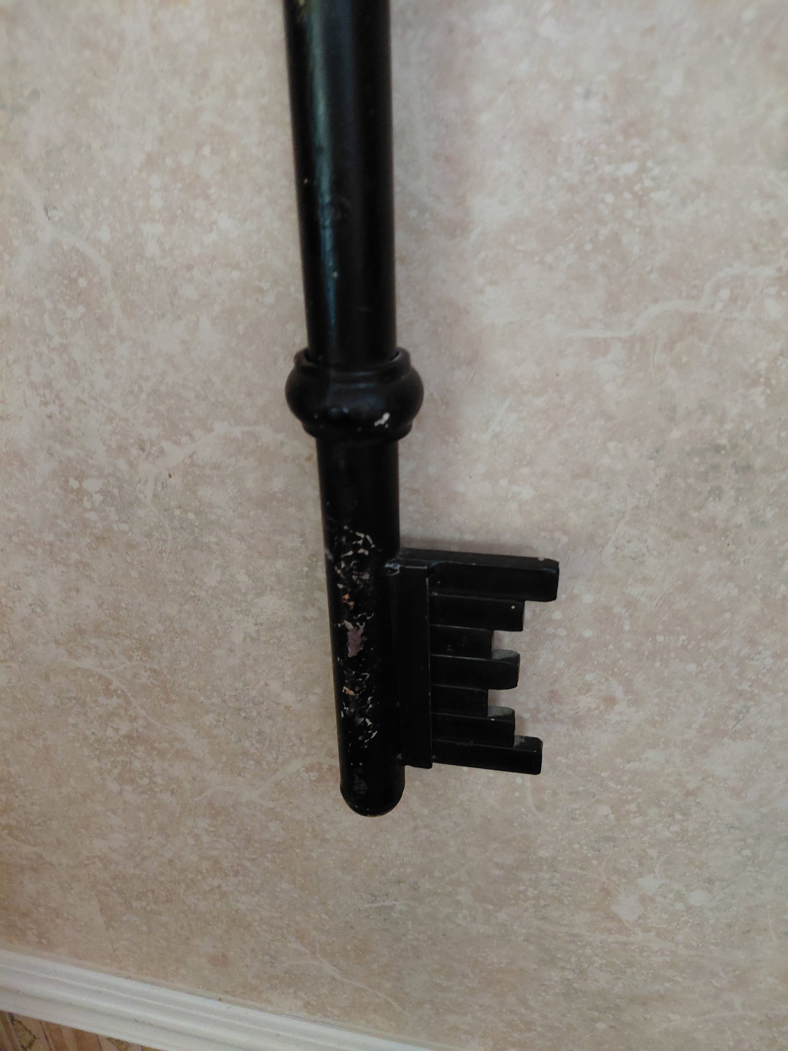 Large Metal Key Clock - 4