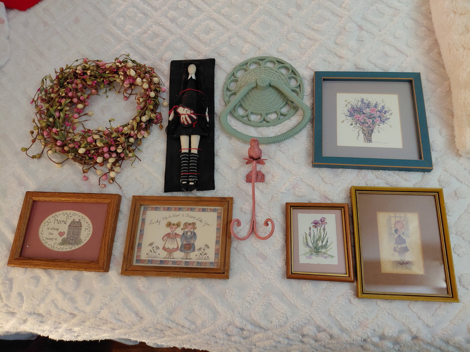 Large Lot of Misc Wall Decorative Items (1 of 8)