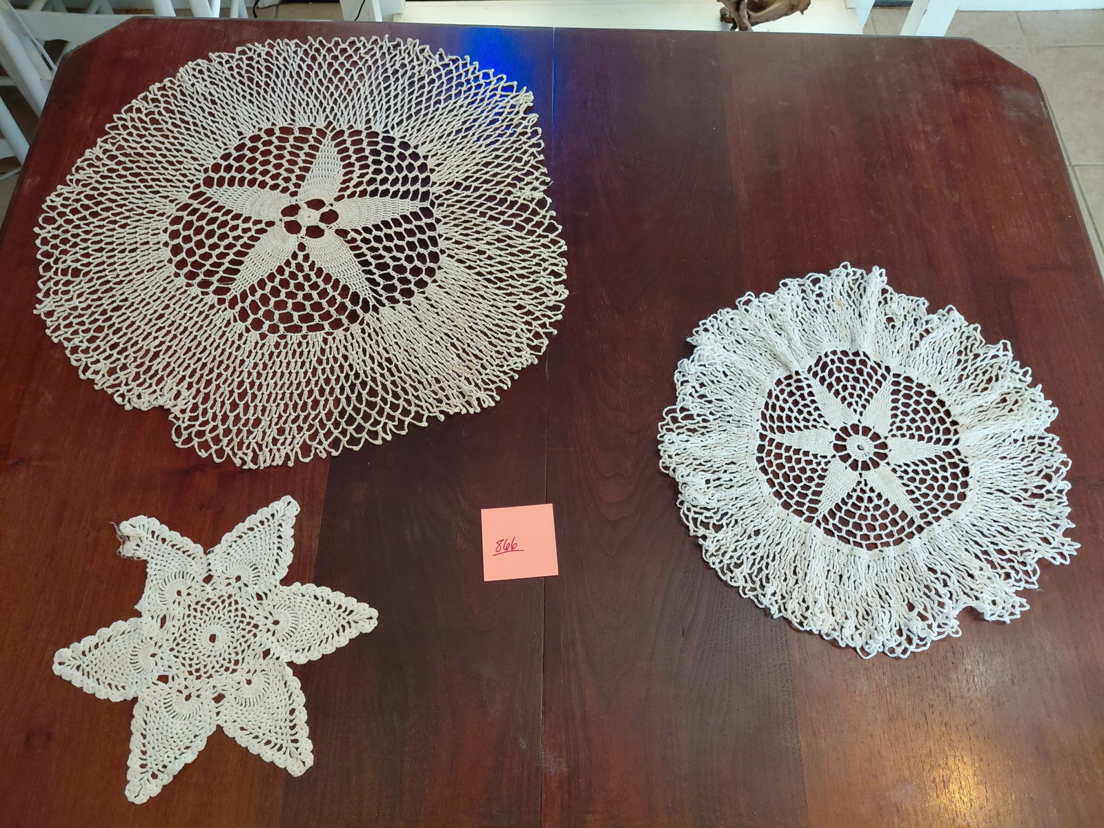 Lot of Embroidery and Crouchette / As seen: Lot of Embroidery and Crouchette / As seen