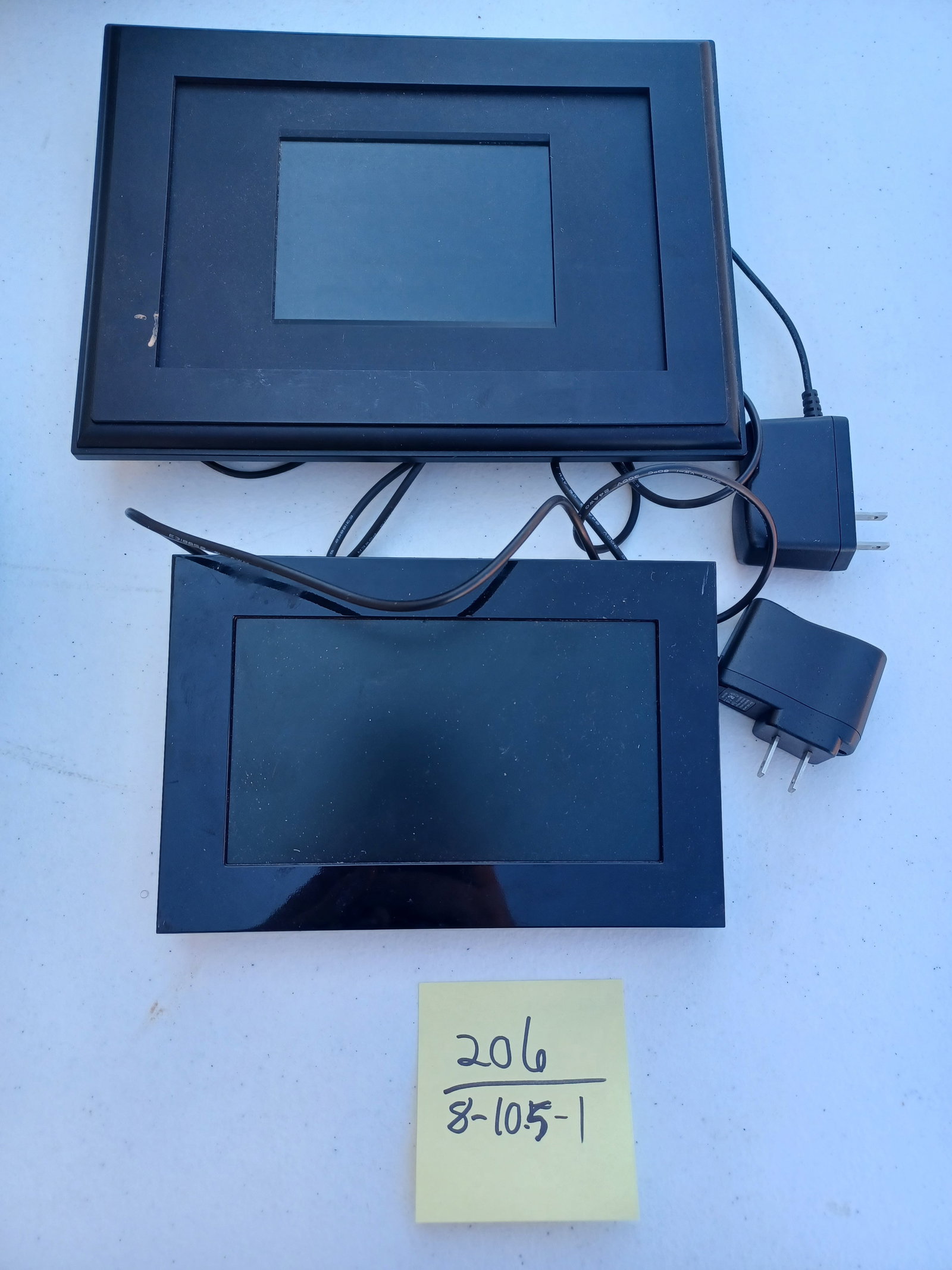 Two Electronic Photo Frames / Untested: Two Electronic Photo Frames / Untested